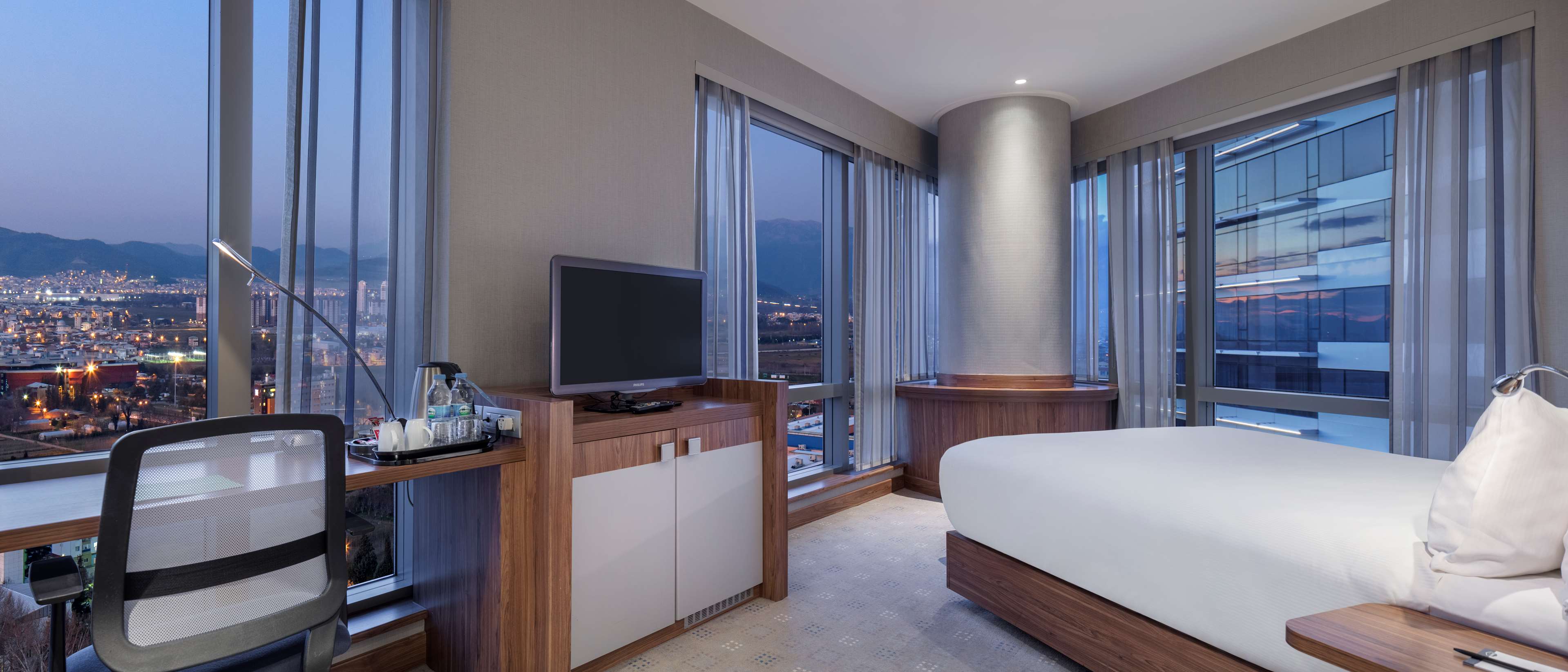 Hampton By Hilton Bursa Room Type - QUEEN CORNER ROOM NO SMKNG