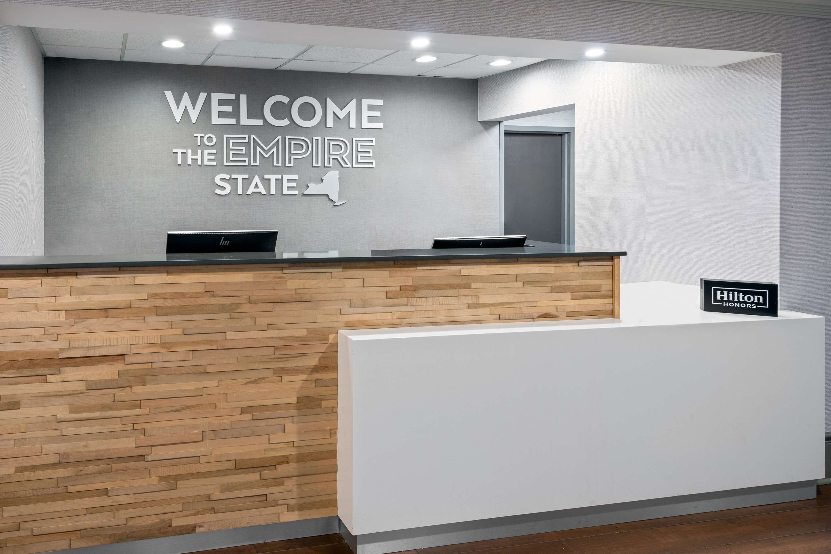 Reception | Hampton Inn Buffalo-Airport / Galleria Mall