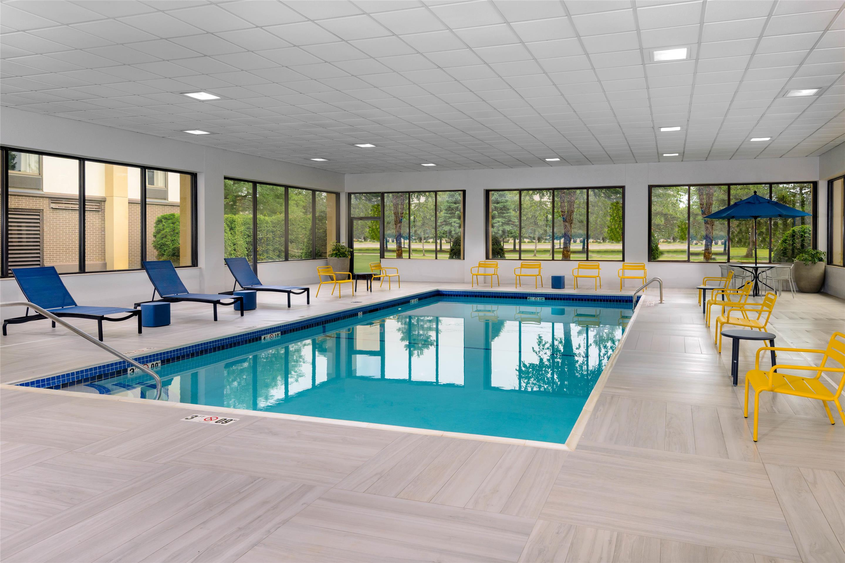 Pool | Hampton Inn Buffalo-Airport / Galleria Mall