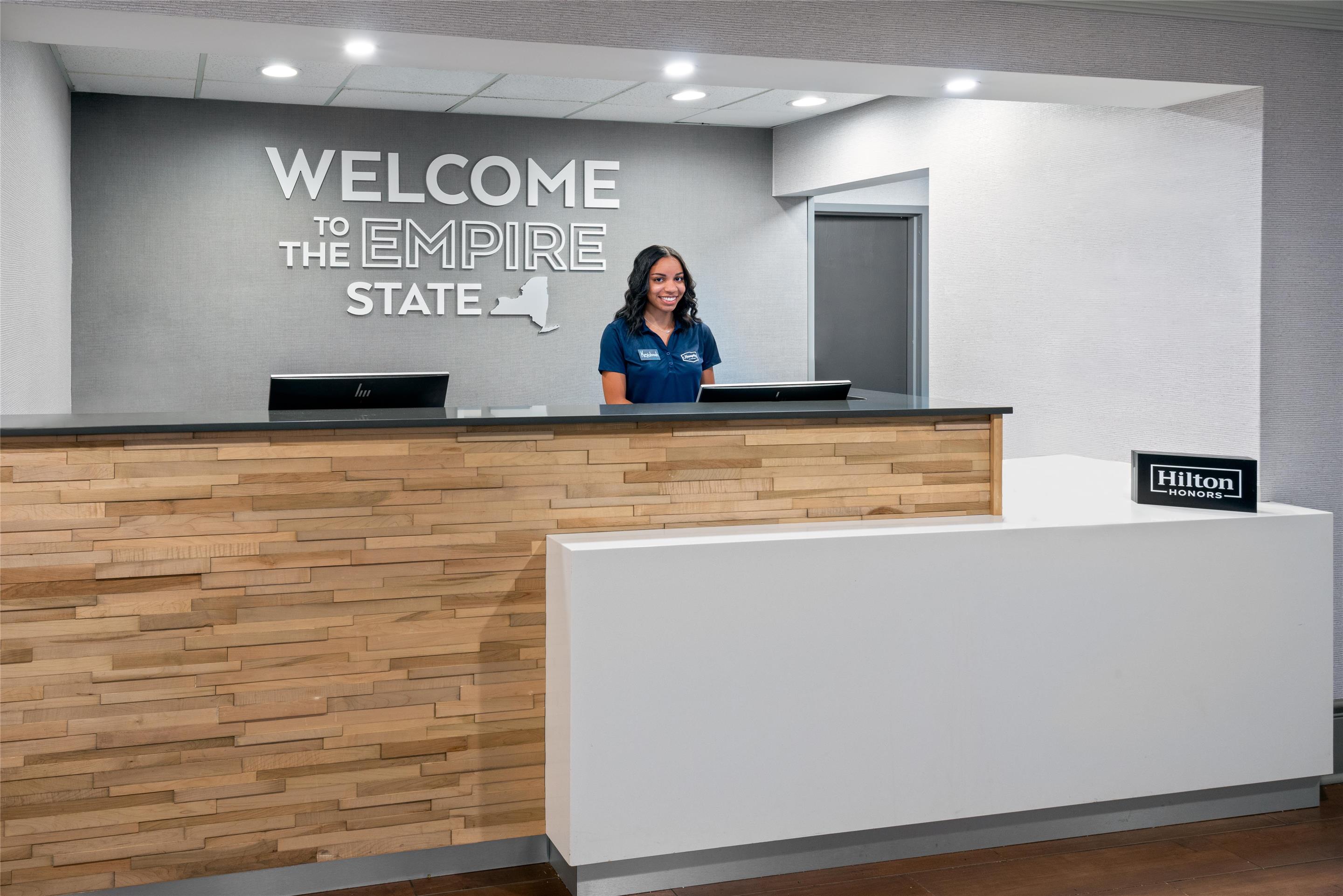 Reception | Hampton Inn Buffalo-Airport / Galleria Mall