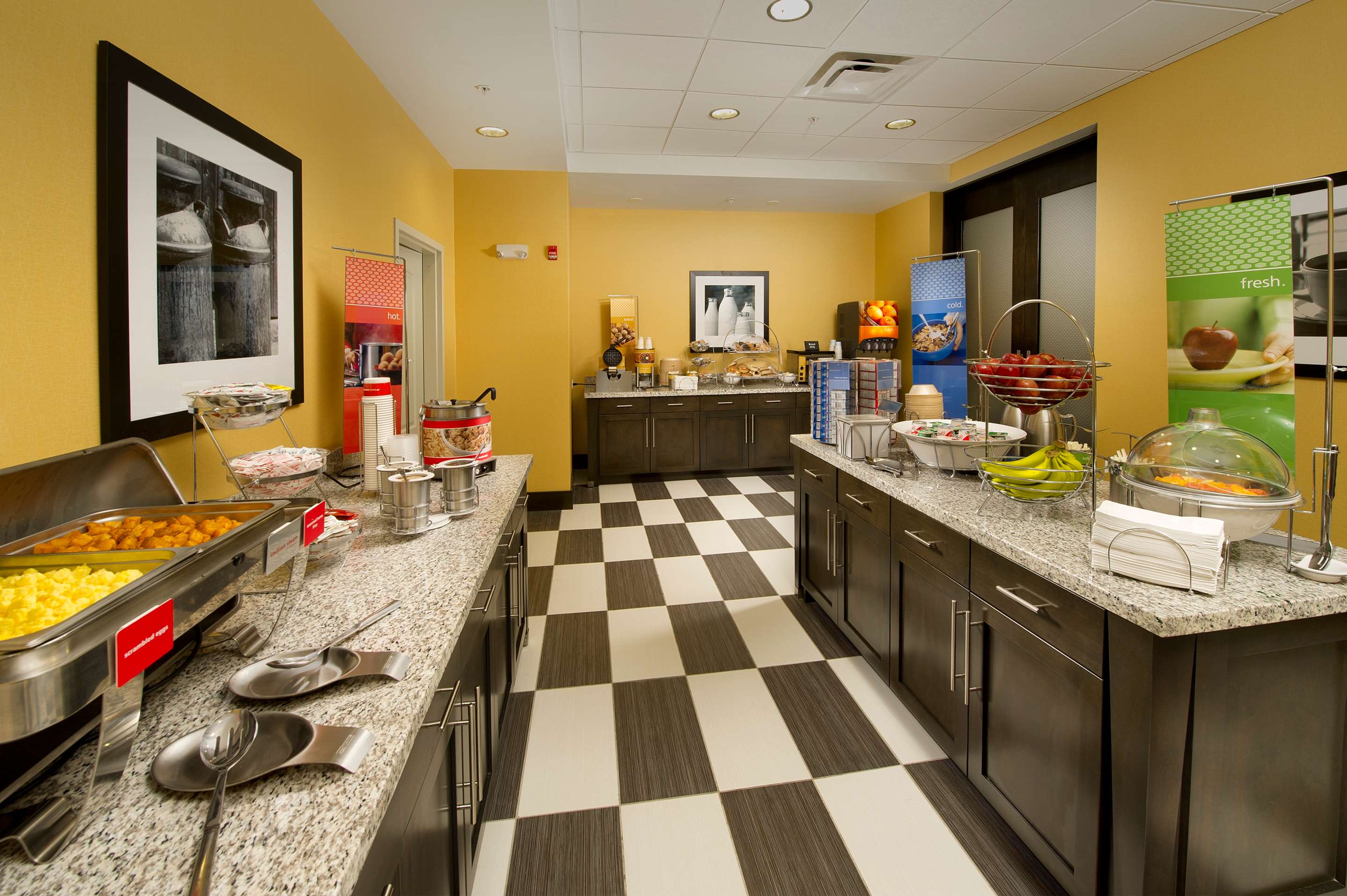 Restaurant | Hampton Inn & Suites Buffalo Airport