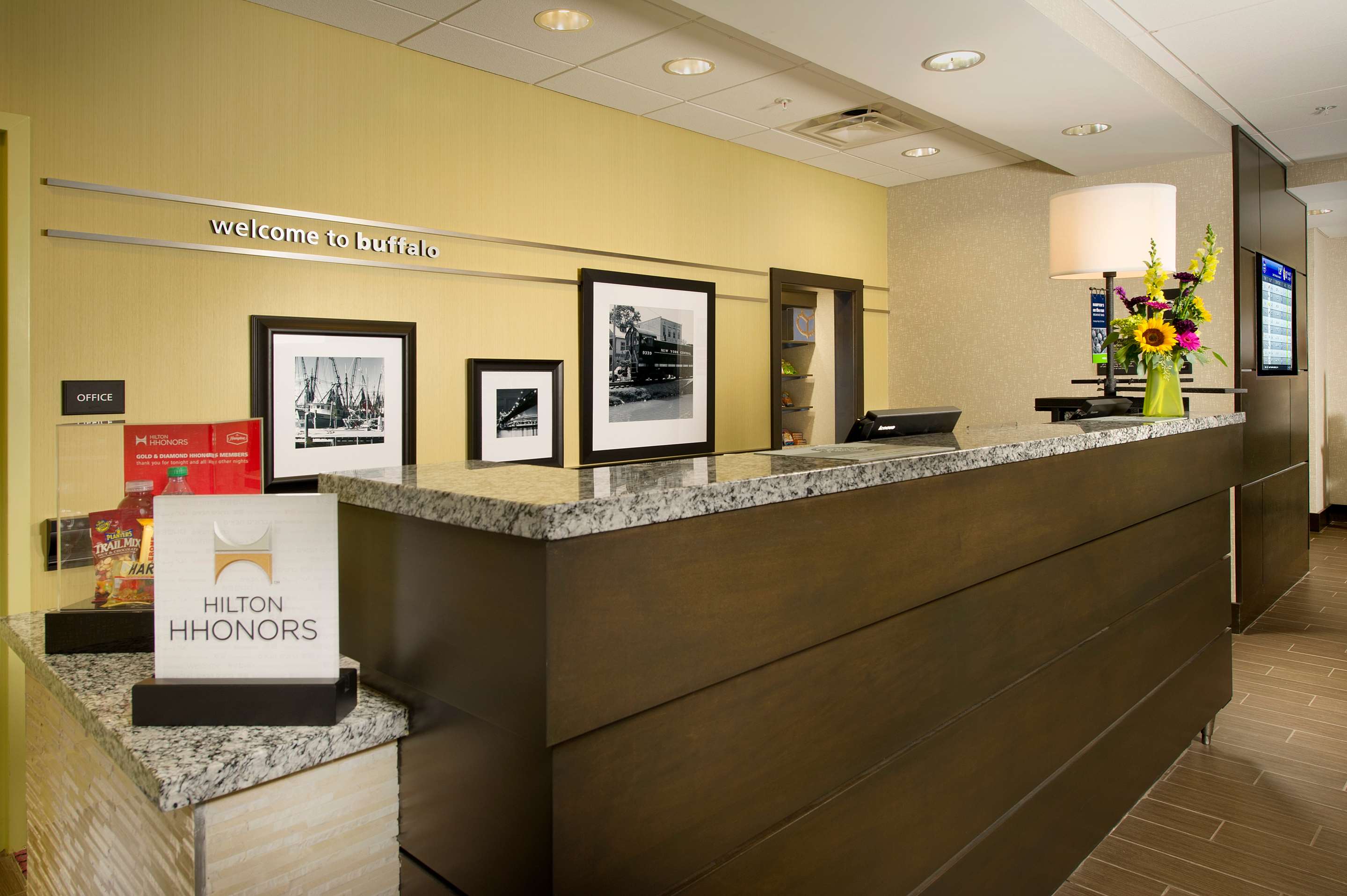 Reception | Hampton Inn & Suites Buffalo Airport