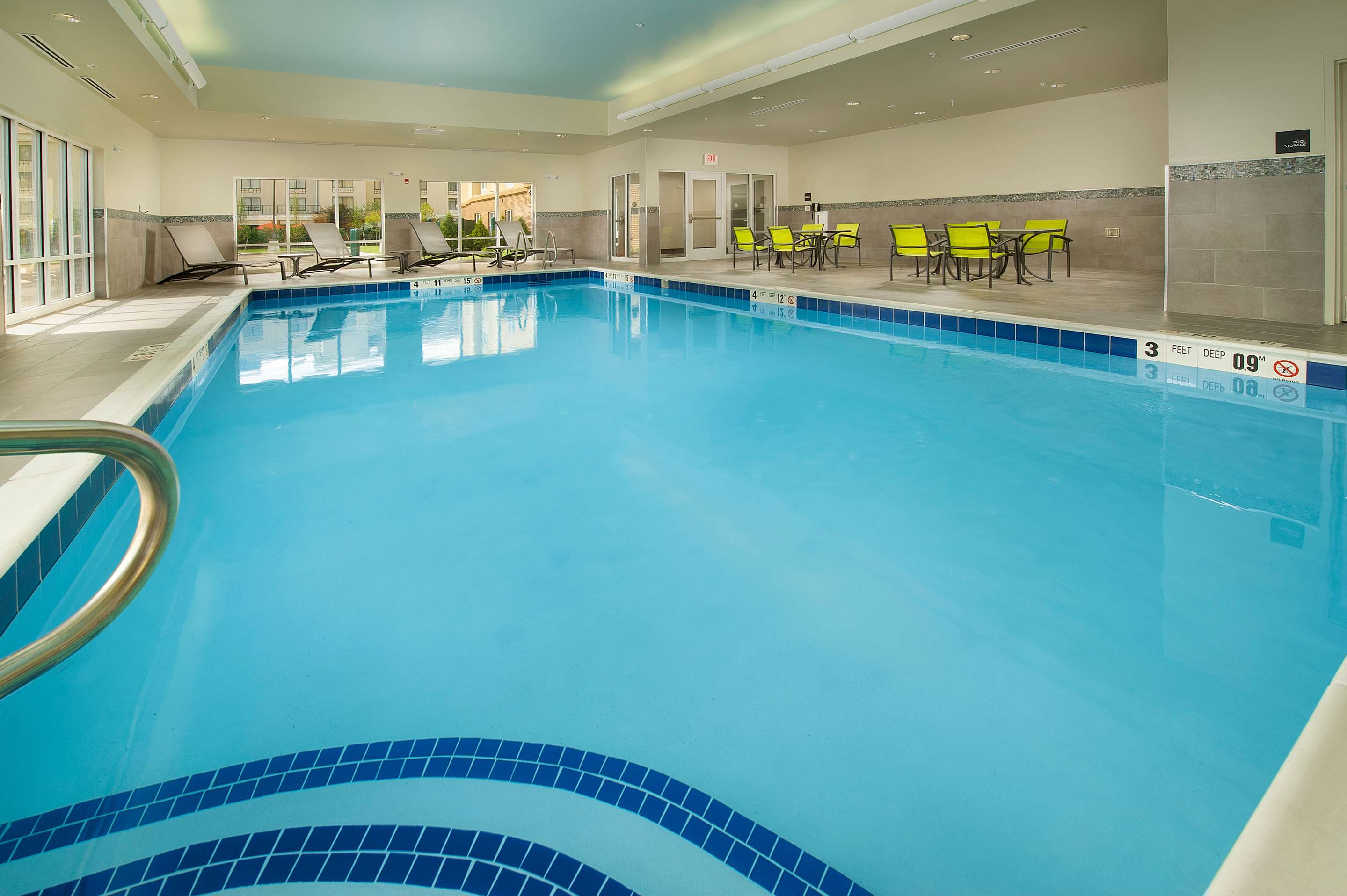 Pool | Hampton Inn & Suites Buffalo Airport