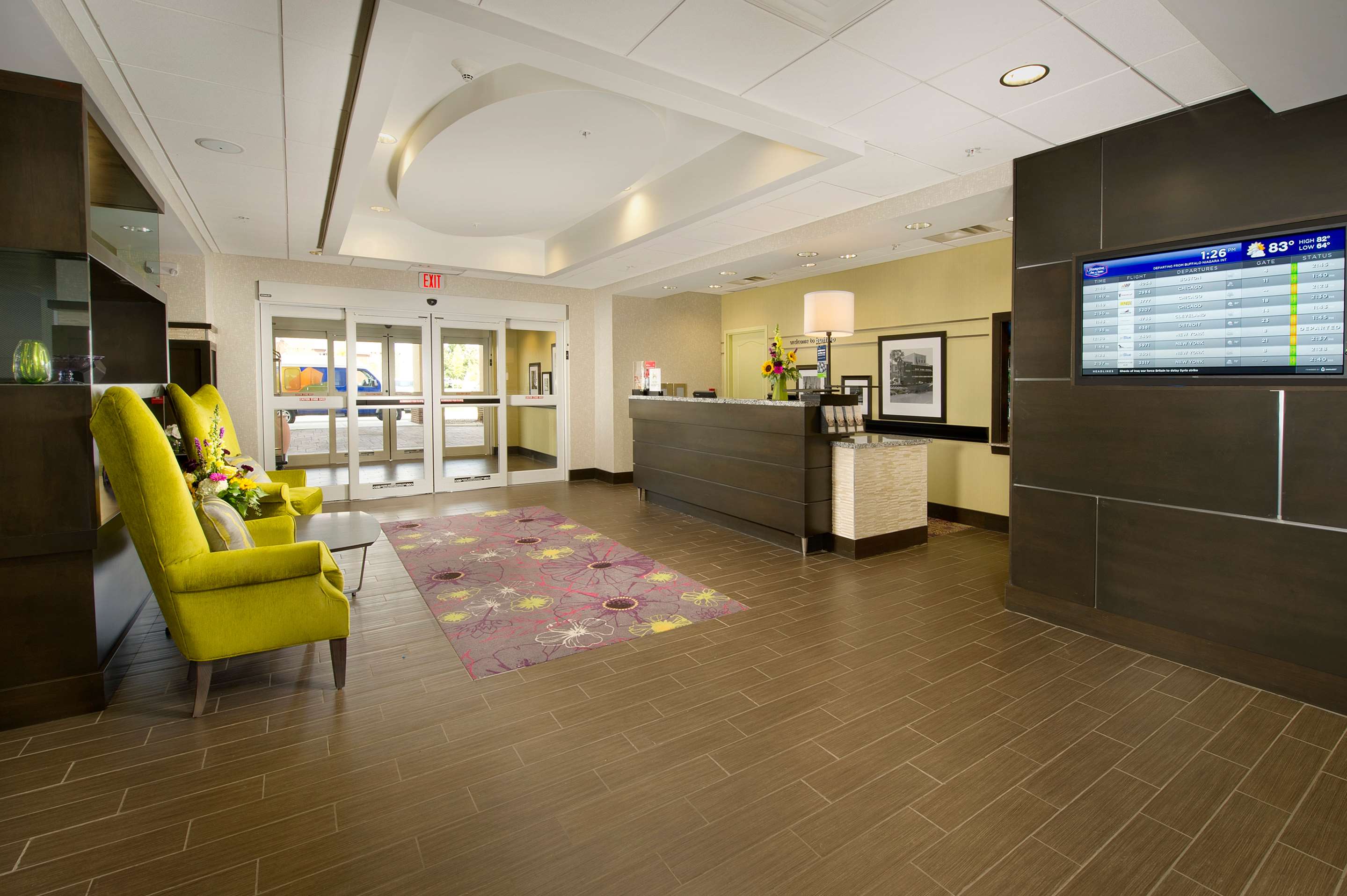Reception | Hampton Inn & Suites Buffalo Airport