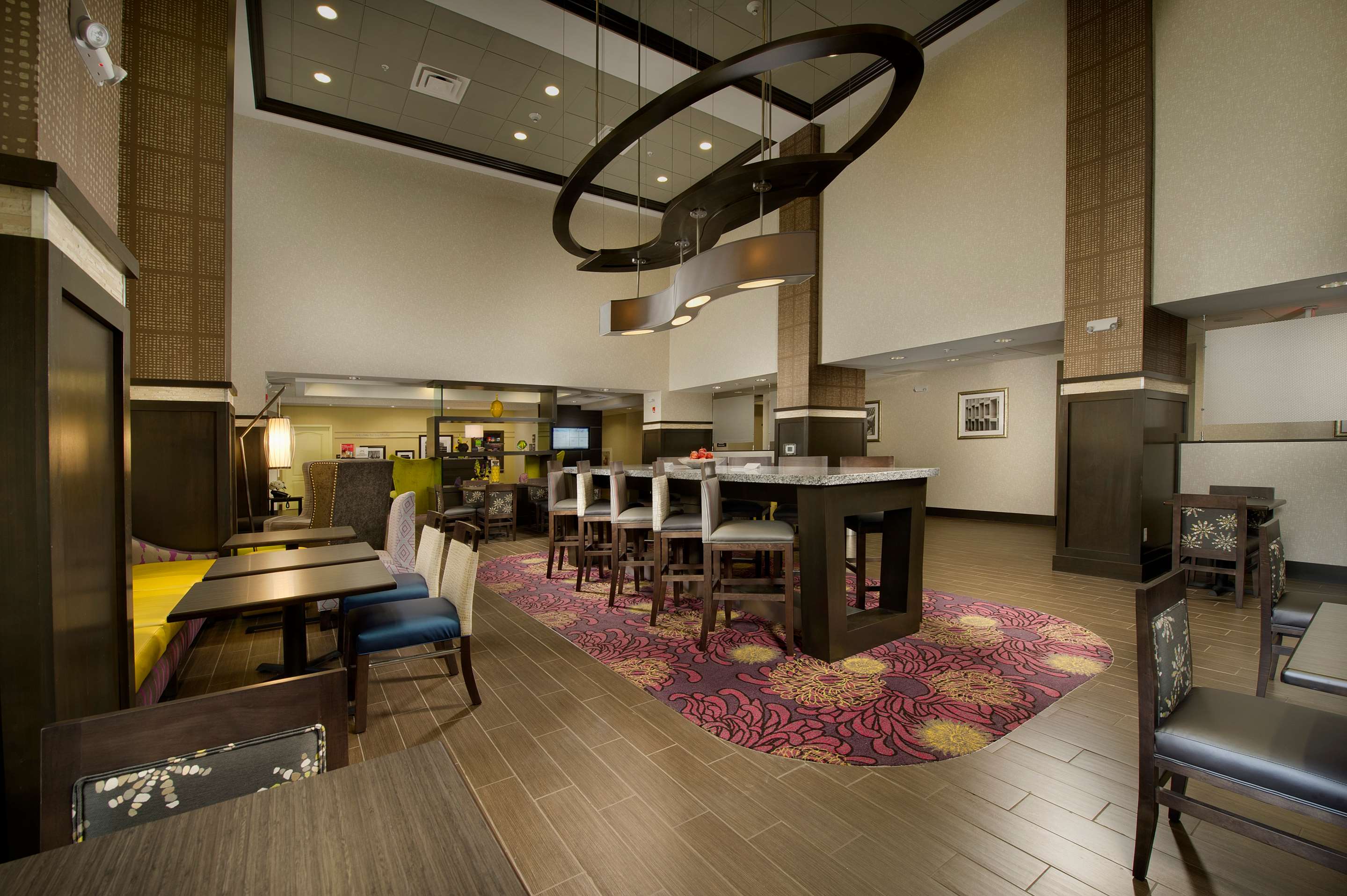 Reception | Hampton Inn & Suites Buffalo Airport