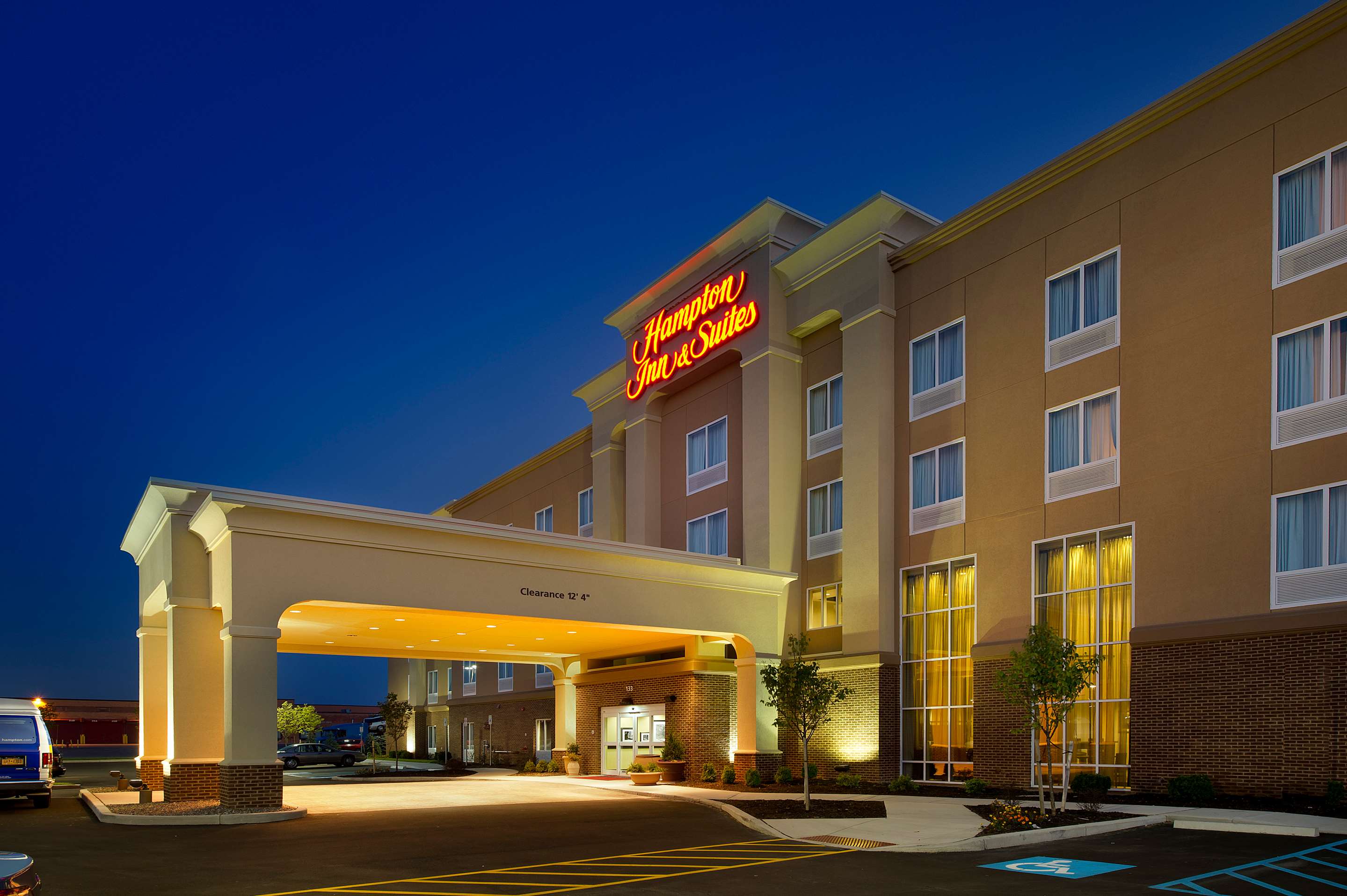 Exterior | Hampton Inn & Suites Buffalo Airport
