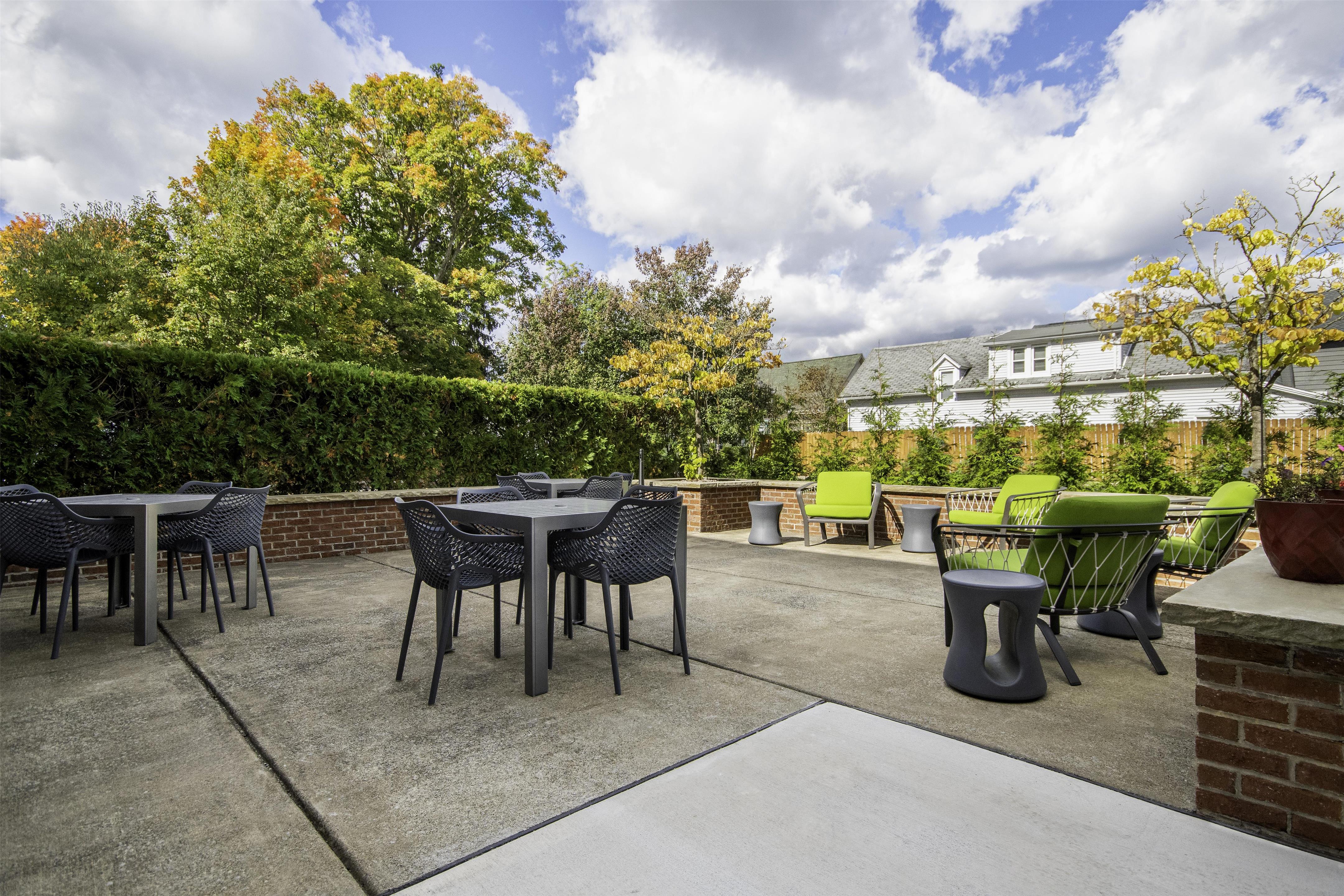 Exterior | Hampton Inn East Aurora