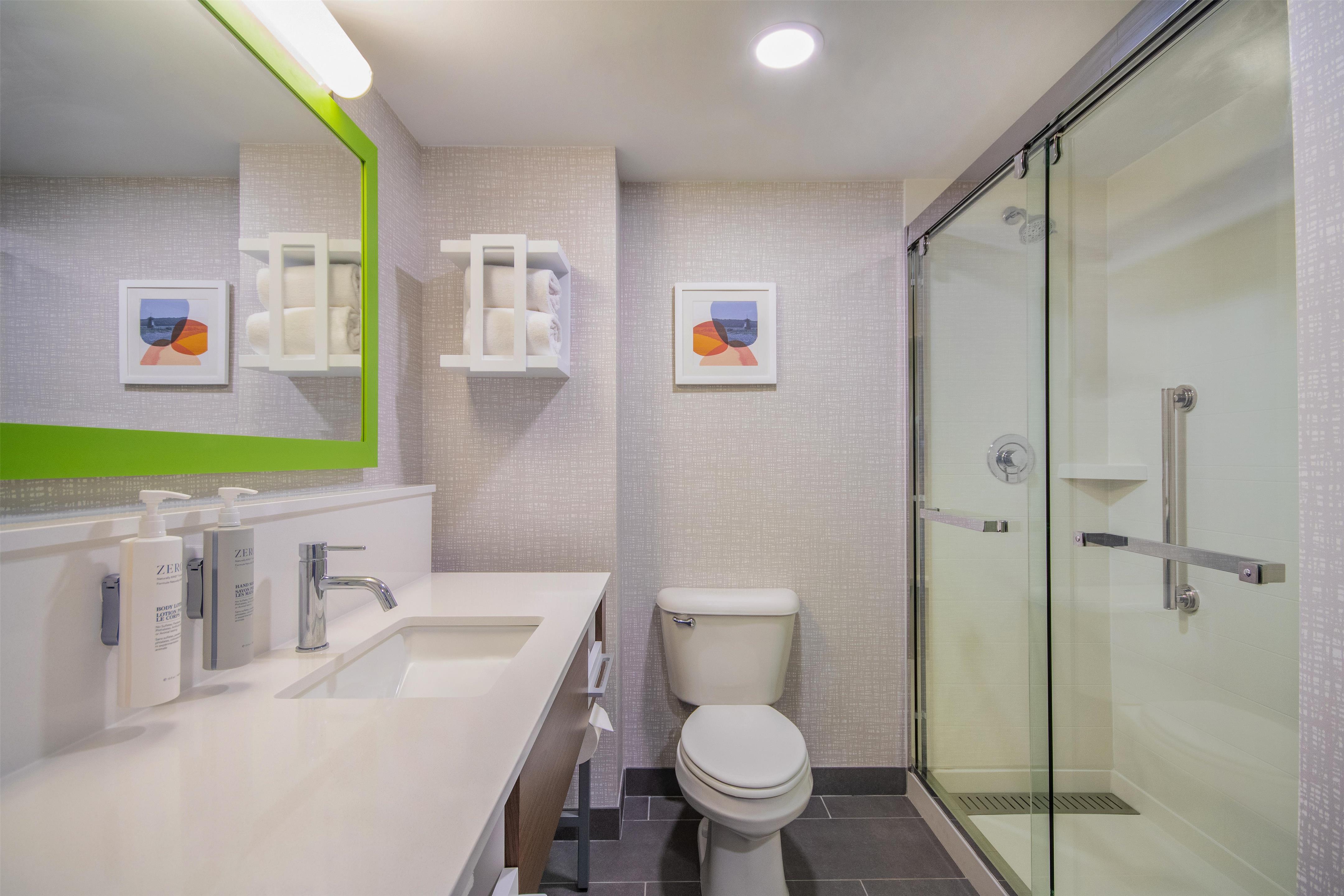 Guest room bath