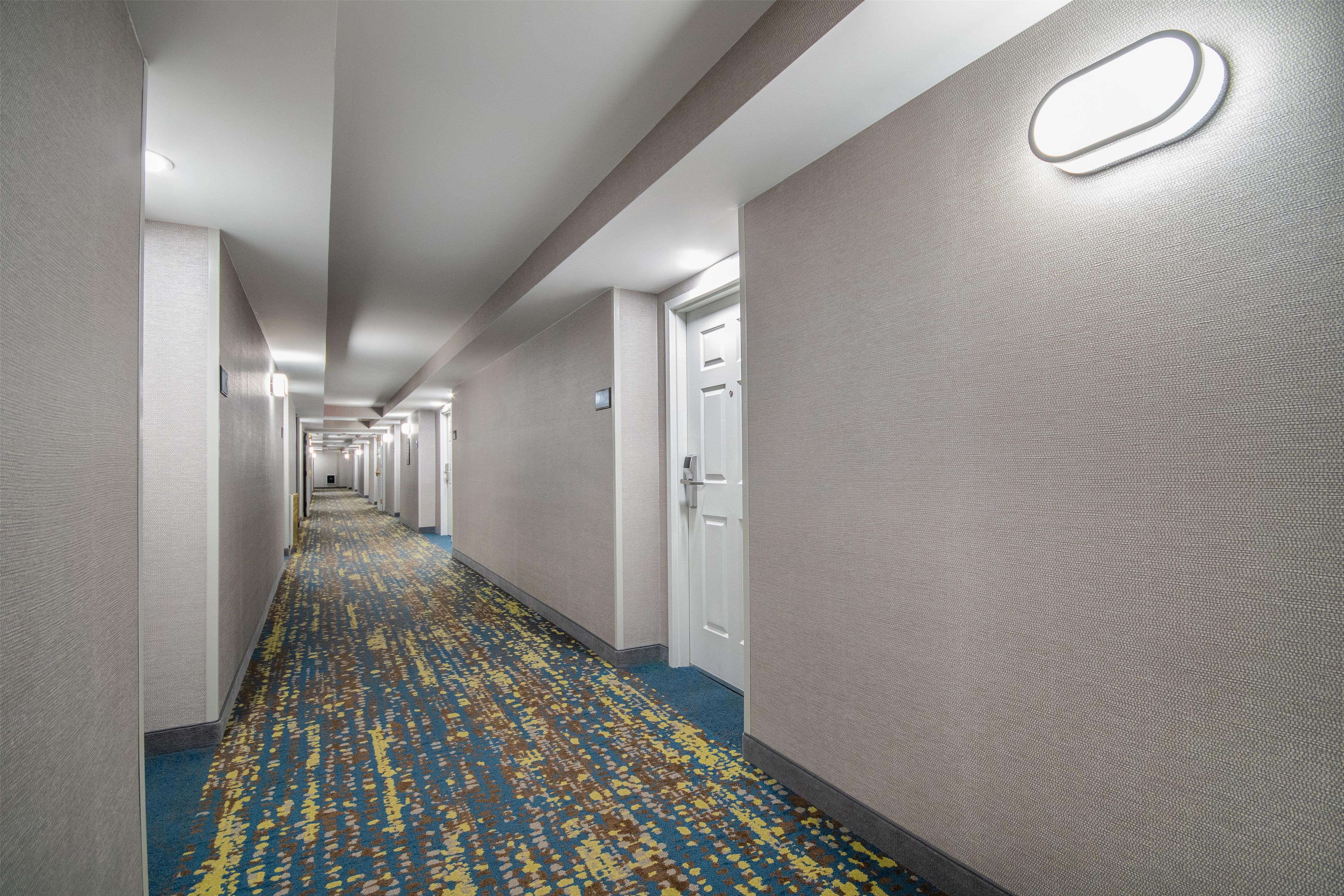Lobby | Hampton Inn East Aurora
