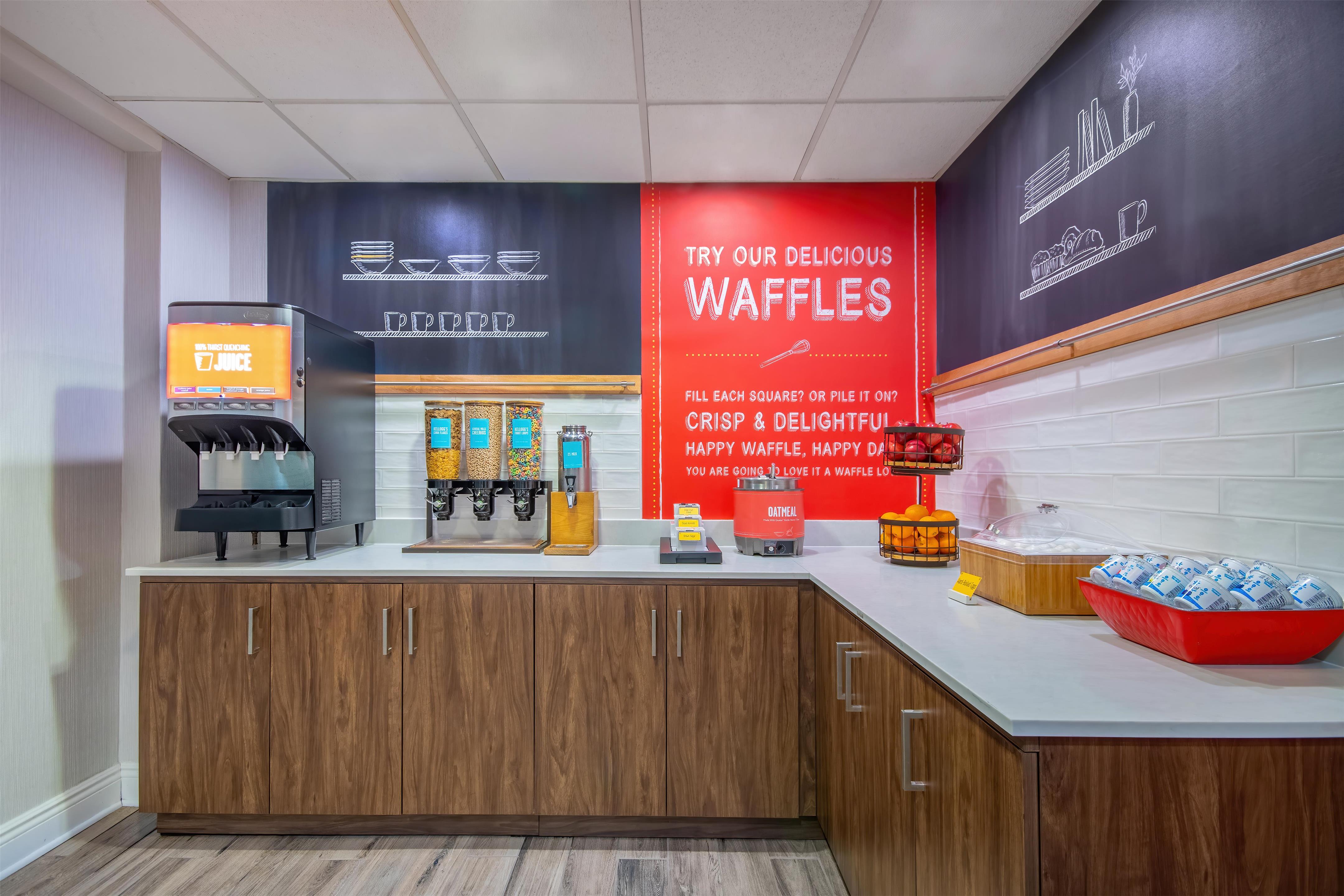 Breakfast Area | Hampton Inn East Aurora