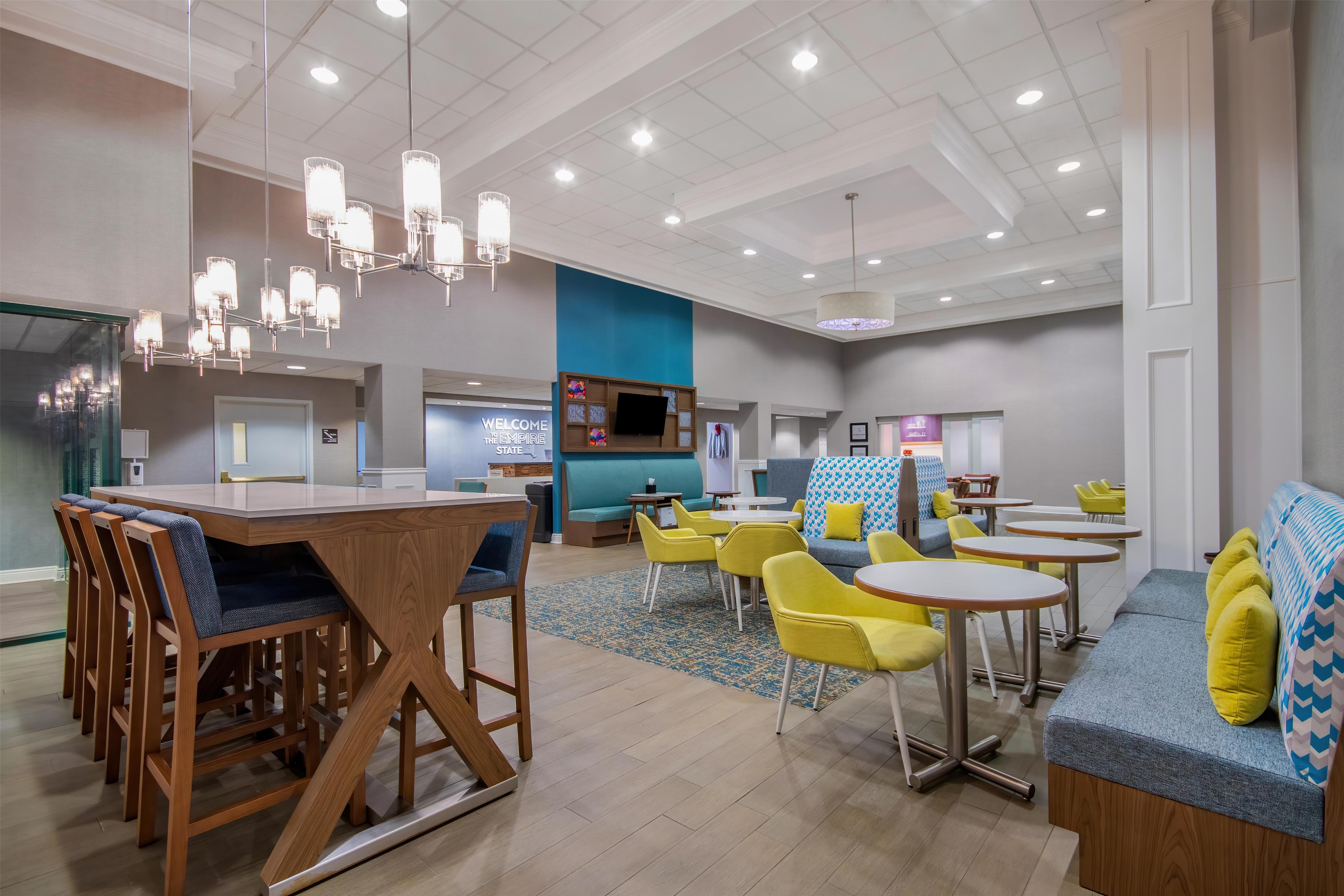Breakfast Area | Hampton Inn East Aurora