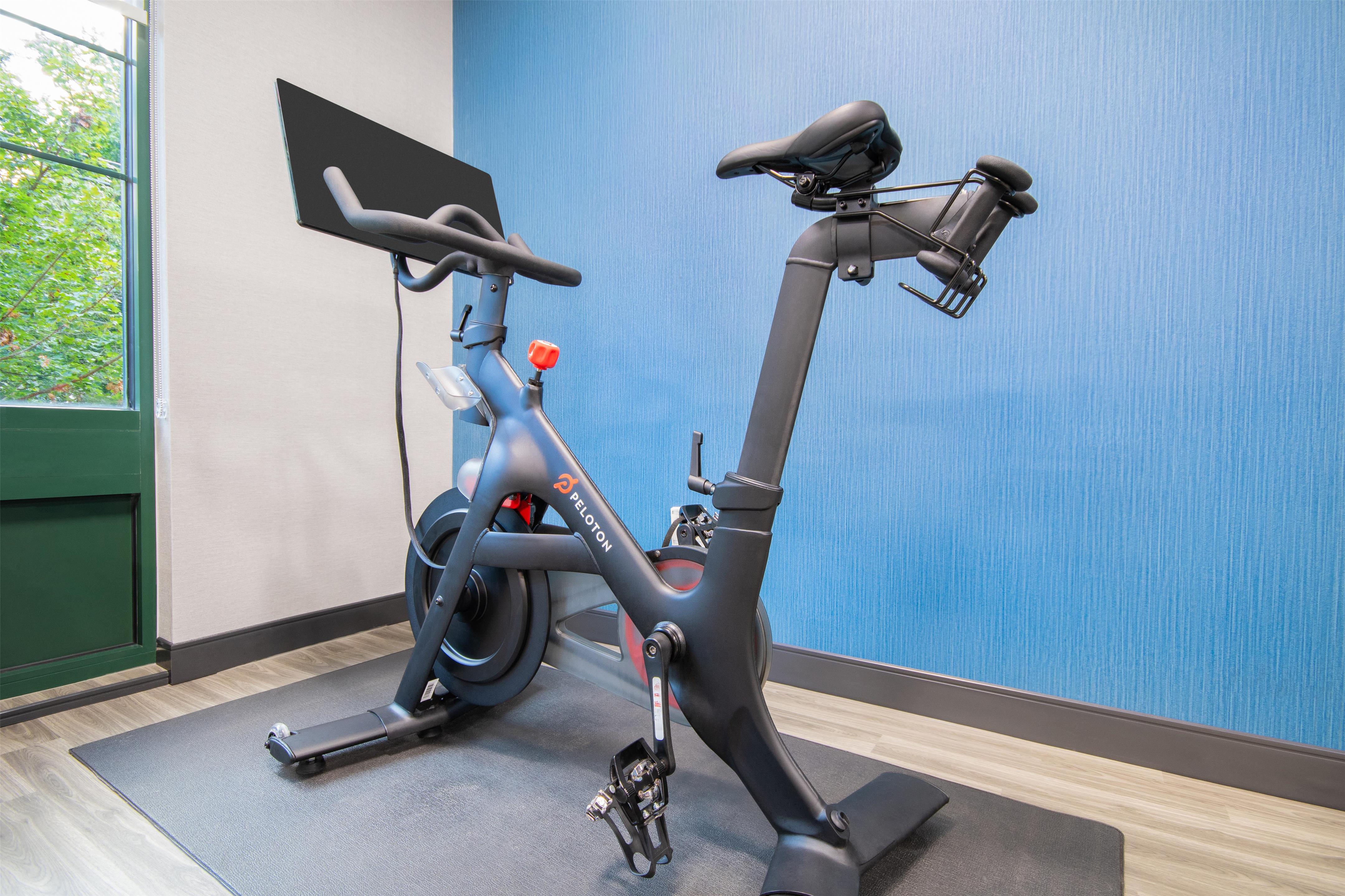 Health club fitness center gym | Hampton Inn East Aurora
