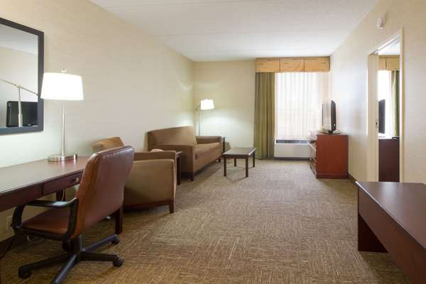  - Hampton Inn West Seneca