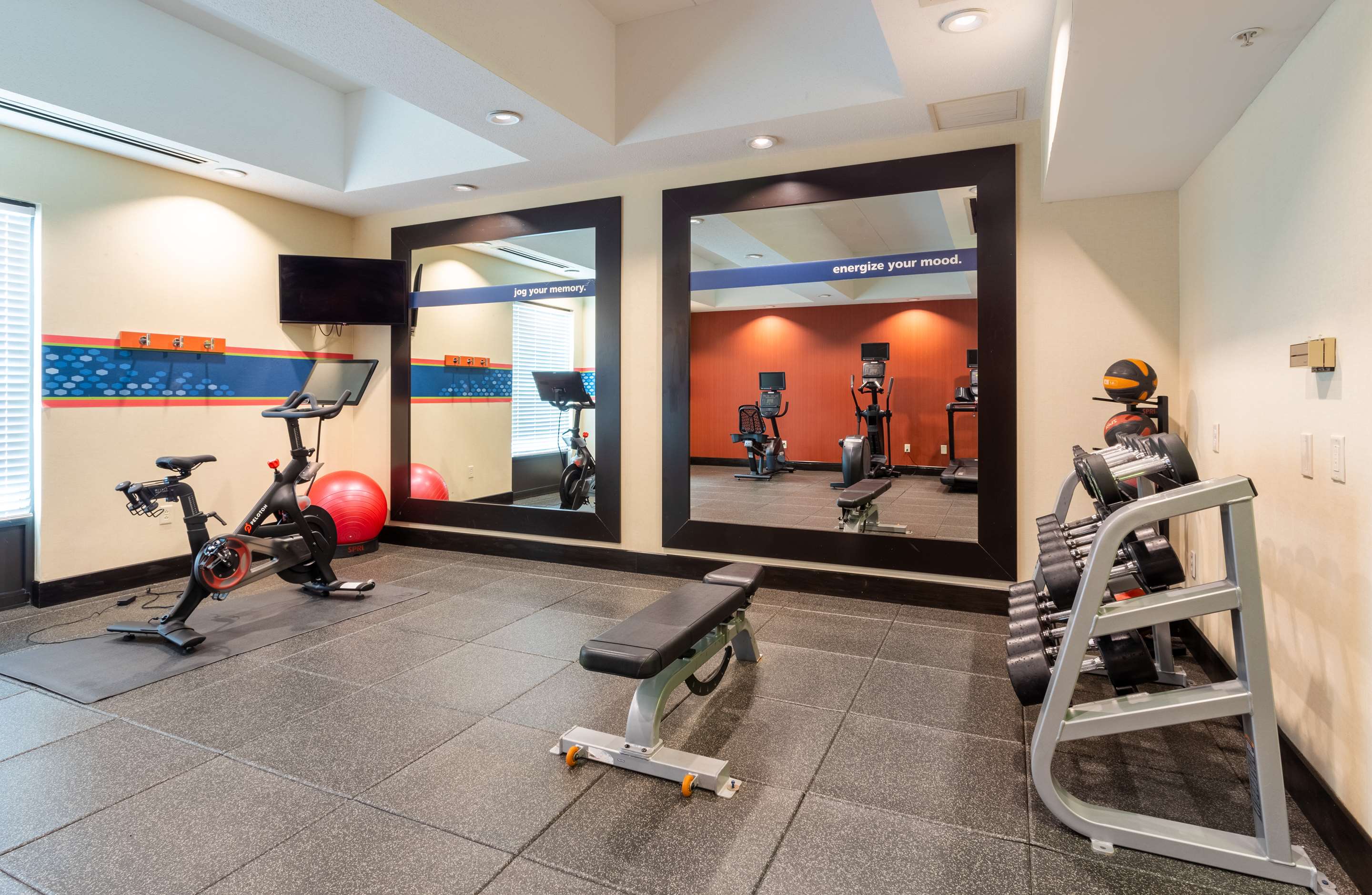 Health club fitness center gym | Hampton Inn Buffalo South/I-90
