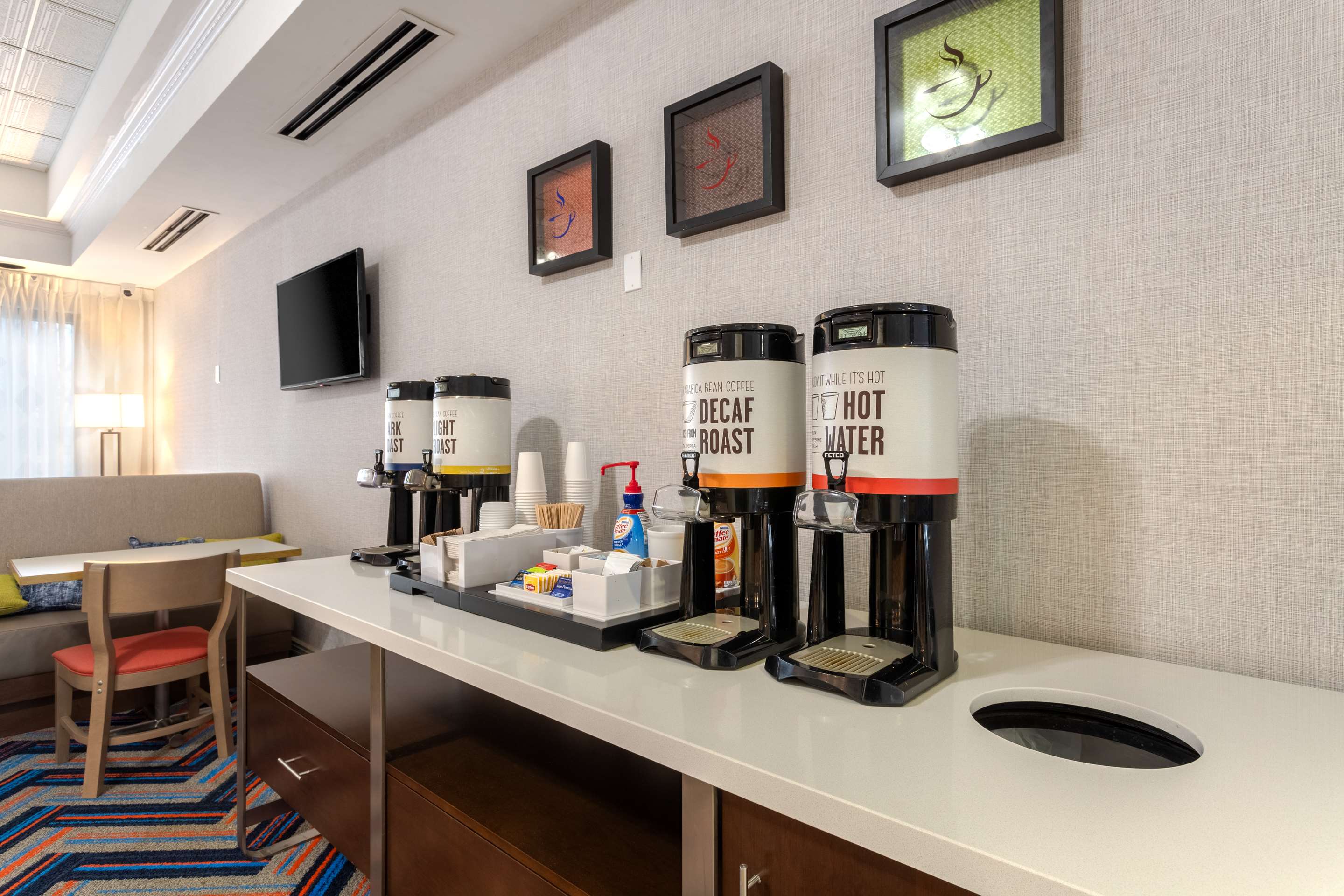Breakfast Area | Hampton Inn Buffalo South/I-90