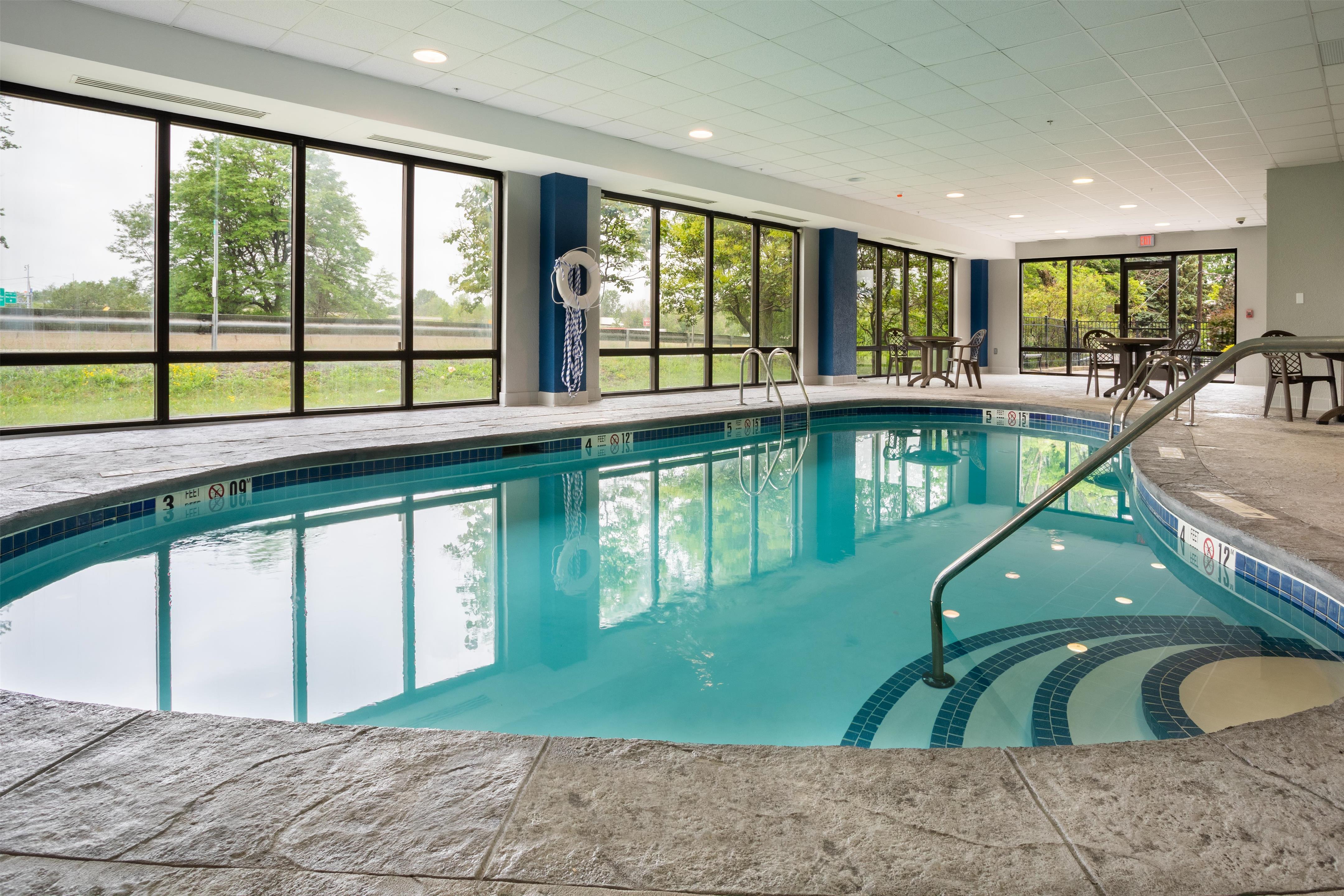 Pool | Hampton Inn Buffalo South/I-90