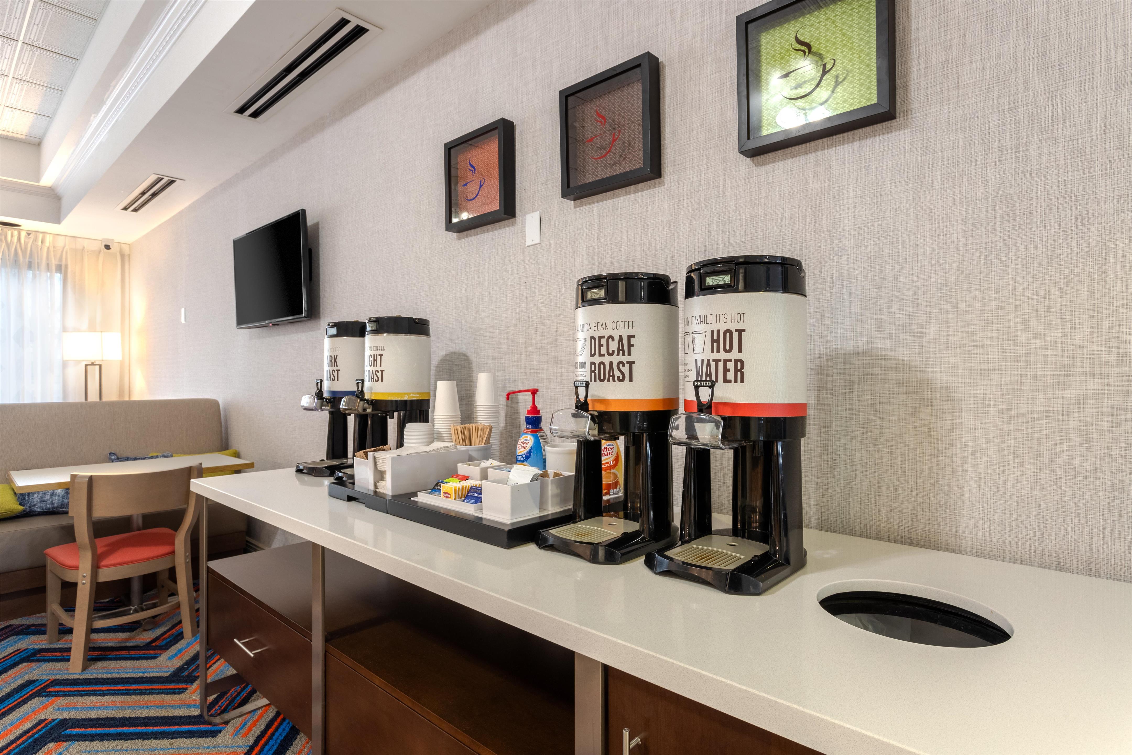 Breakfast Area | Hampton Inn Buffalo South/I-90