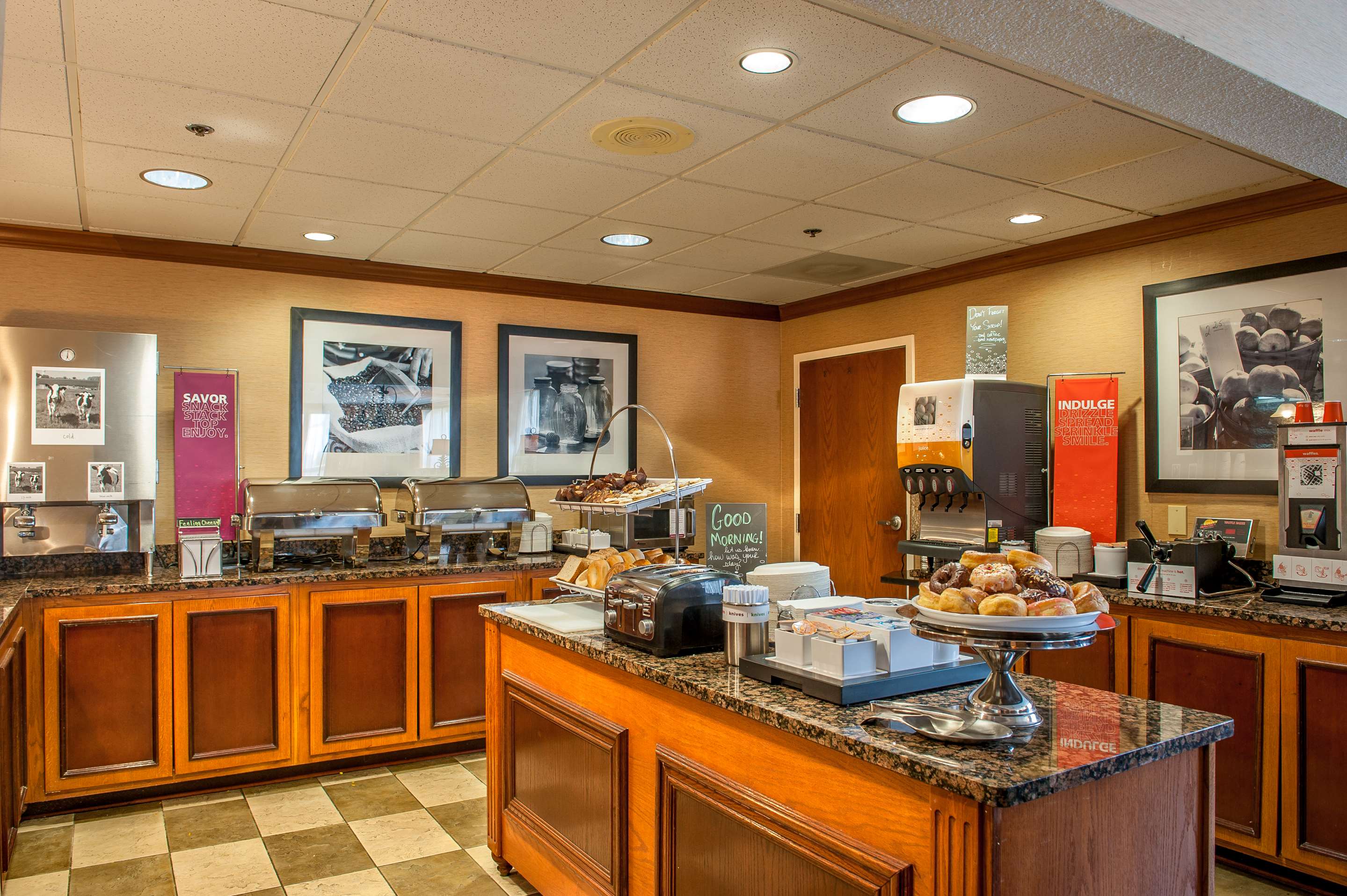 Breakfast Area | Hampton Inn Bowling Green KY