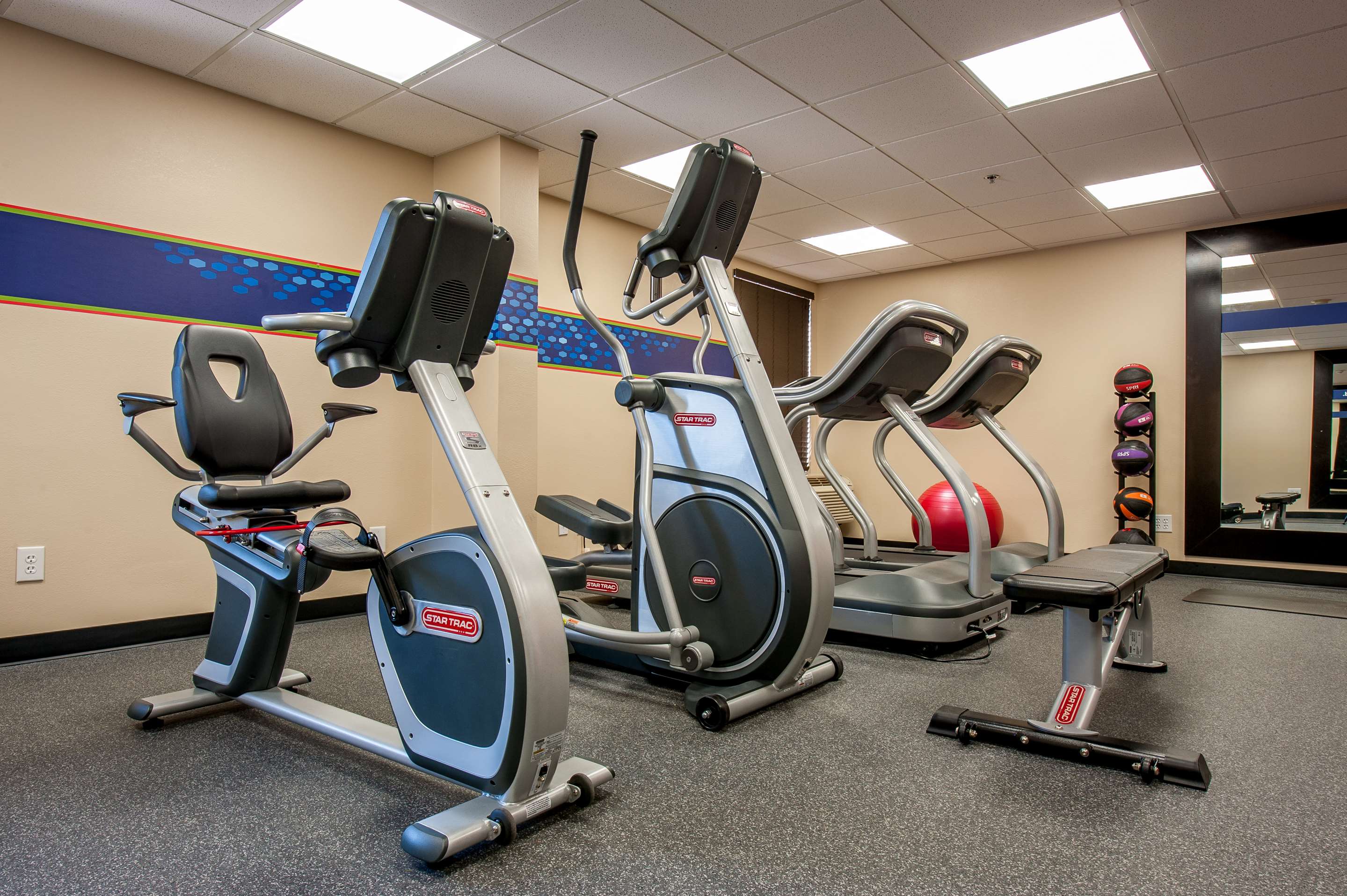 Health club fitness center gym | Hampton Inn Bowling Green KY