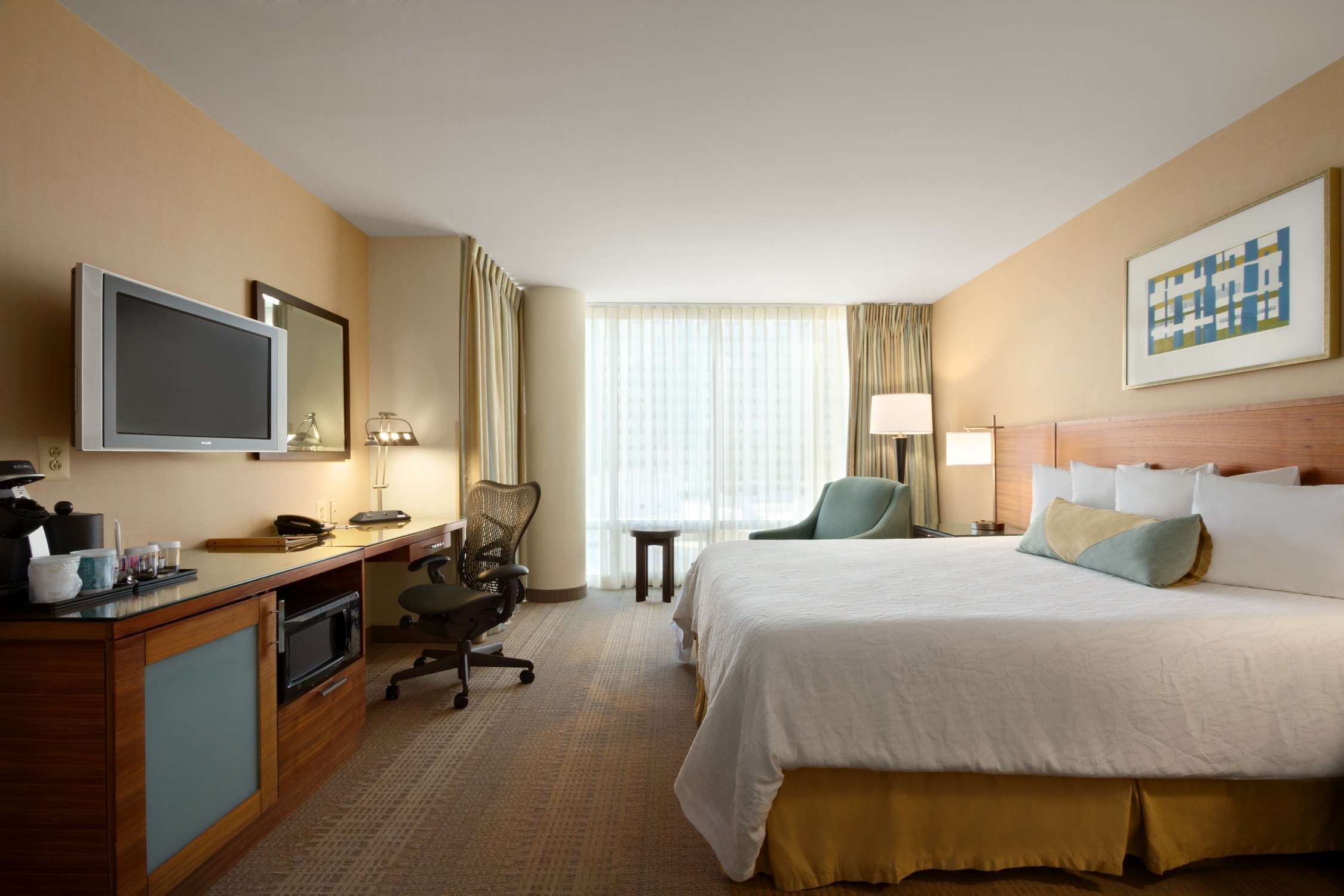 Hilton Garden Inn Baltimore Inner Harbor Room Type - 1 KING ACC RM W BATHTUB
