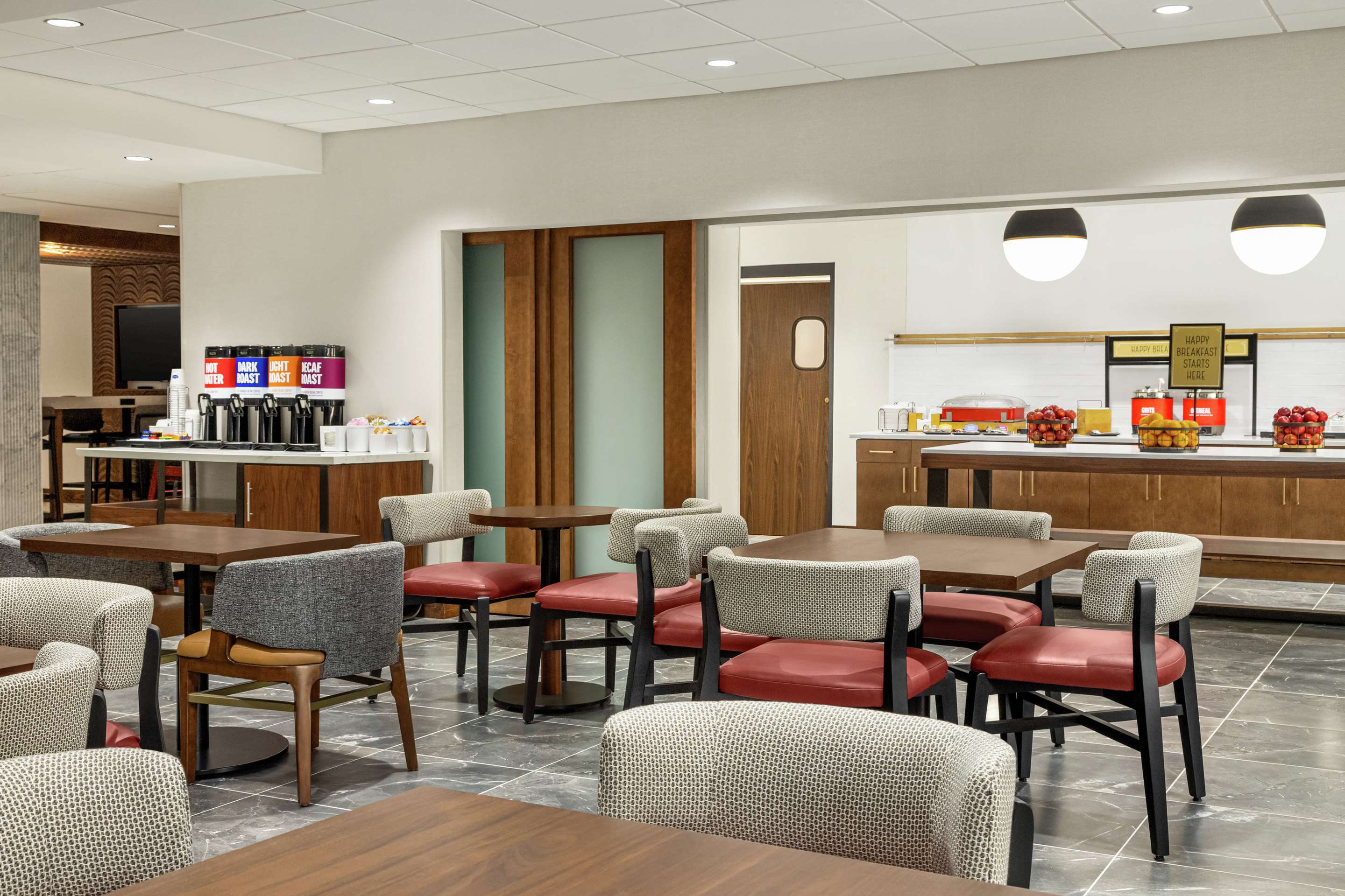Breakfast Area | Hampton Inn Columbia-Downtown Historic District