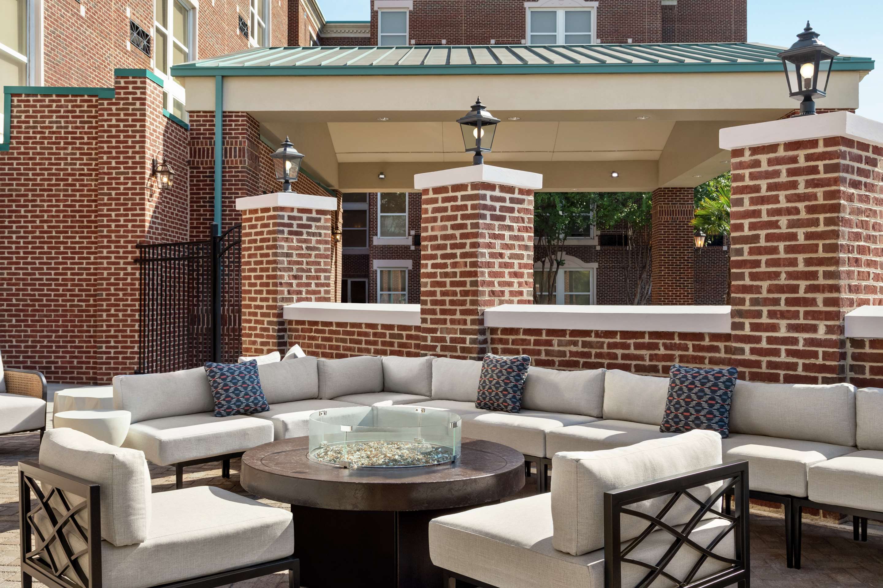 Exterior | Hampton Inn Columbia-Downtown Historic District