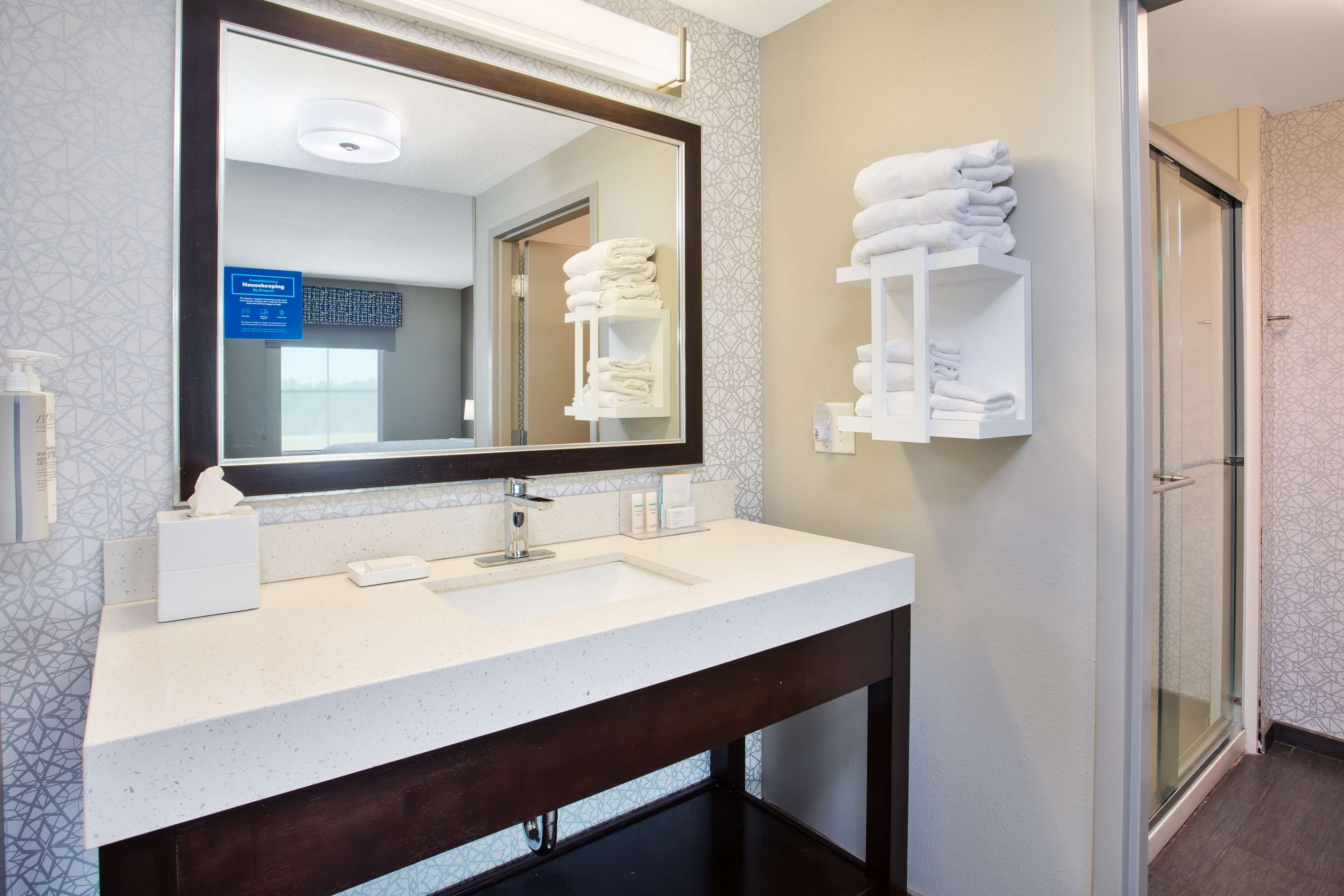 Guest room bath