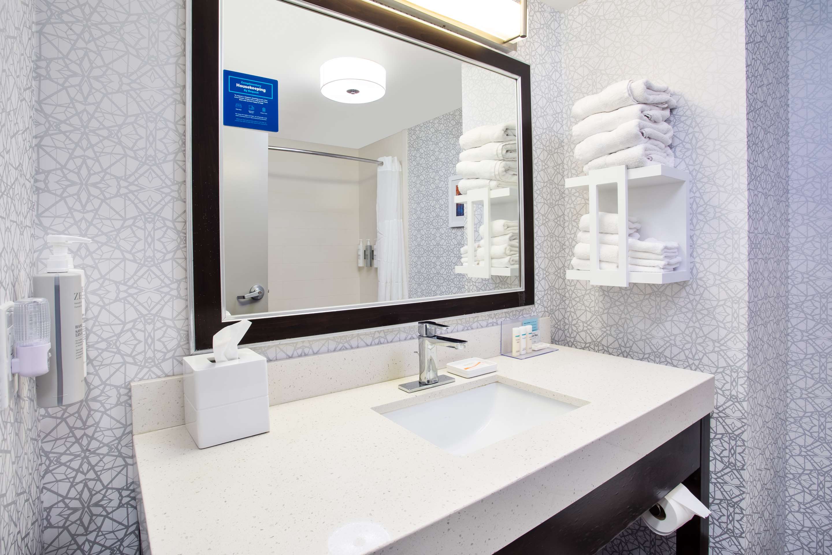 Guest room bath