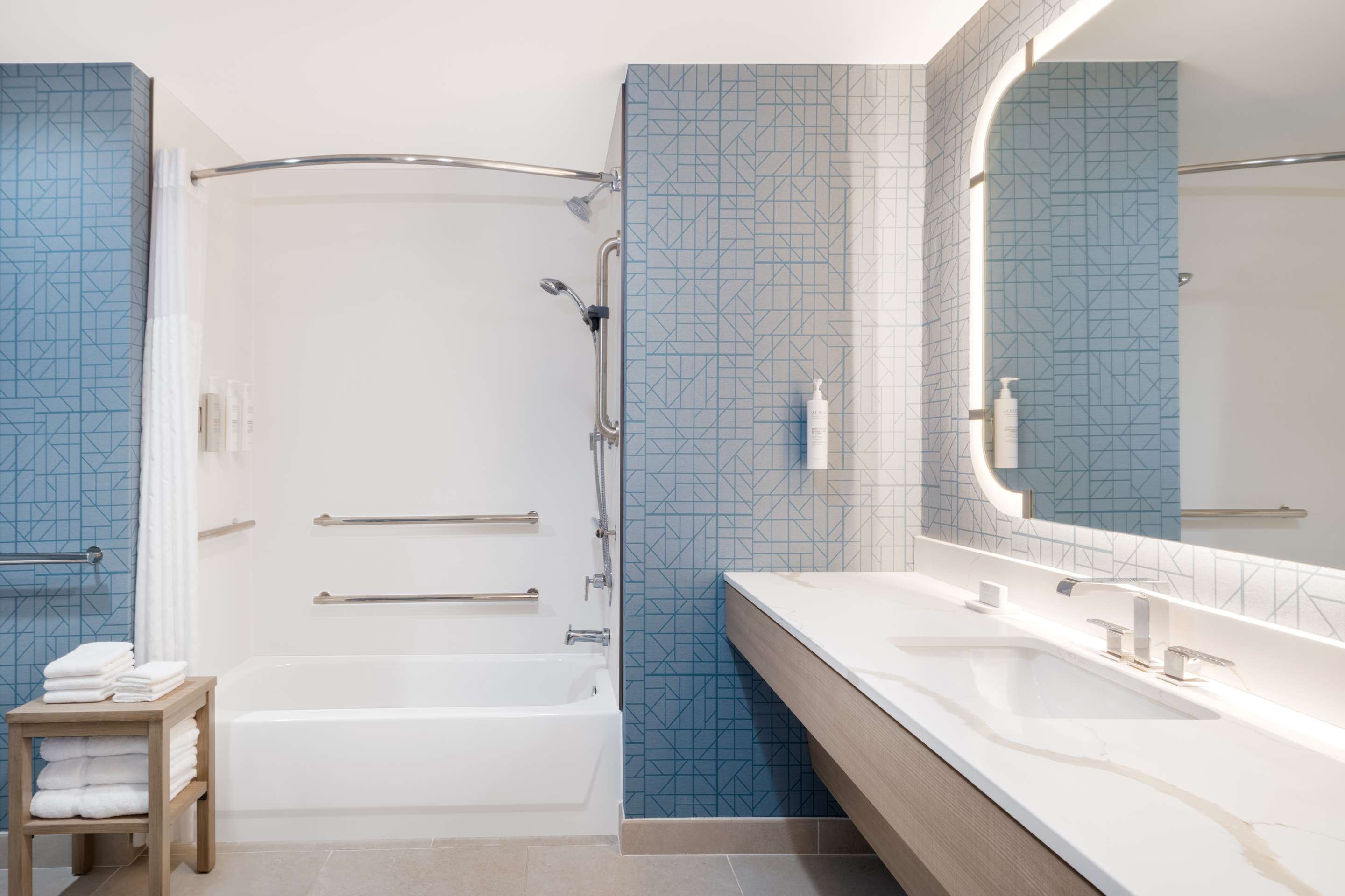 Guest room bath