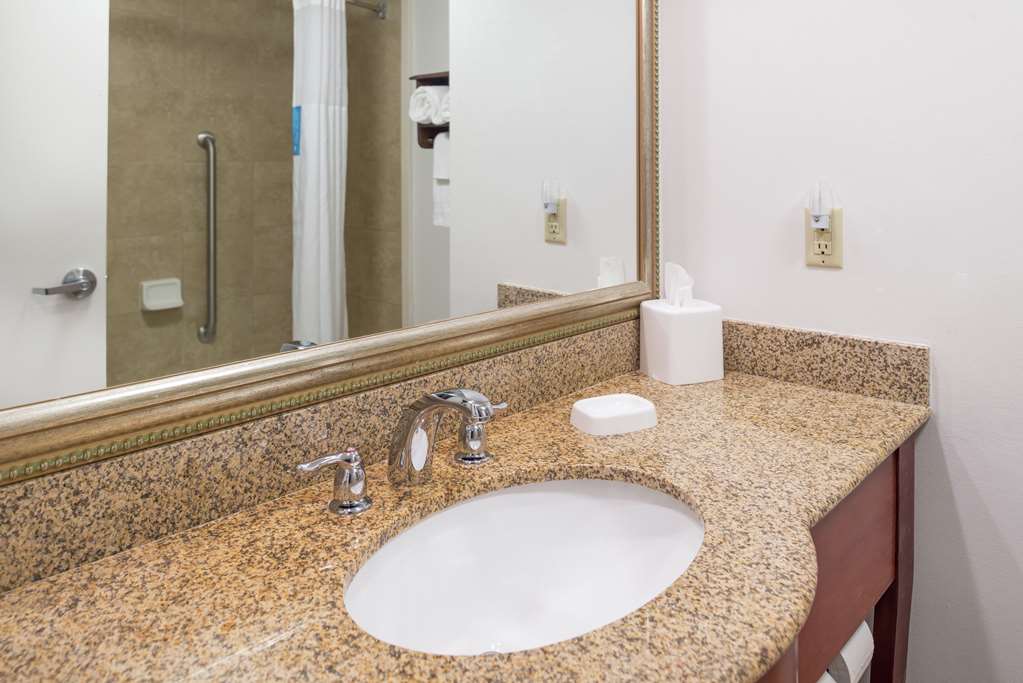 Hampton Inn Columbia Northeast-Fort Jackson Area,-guestroom-Guest Room,Bathroom,On-Site.jpg