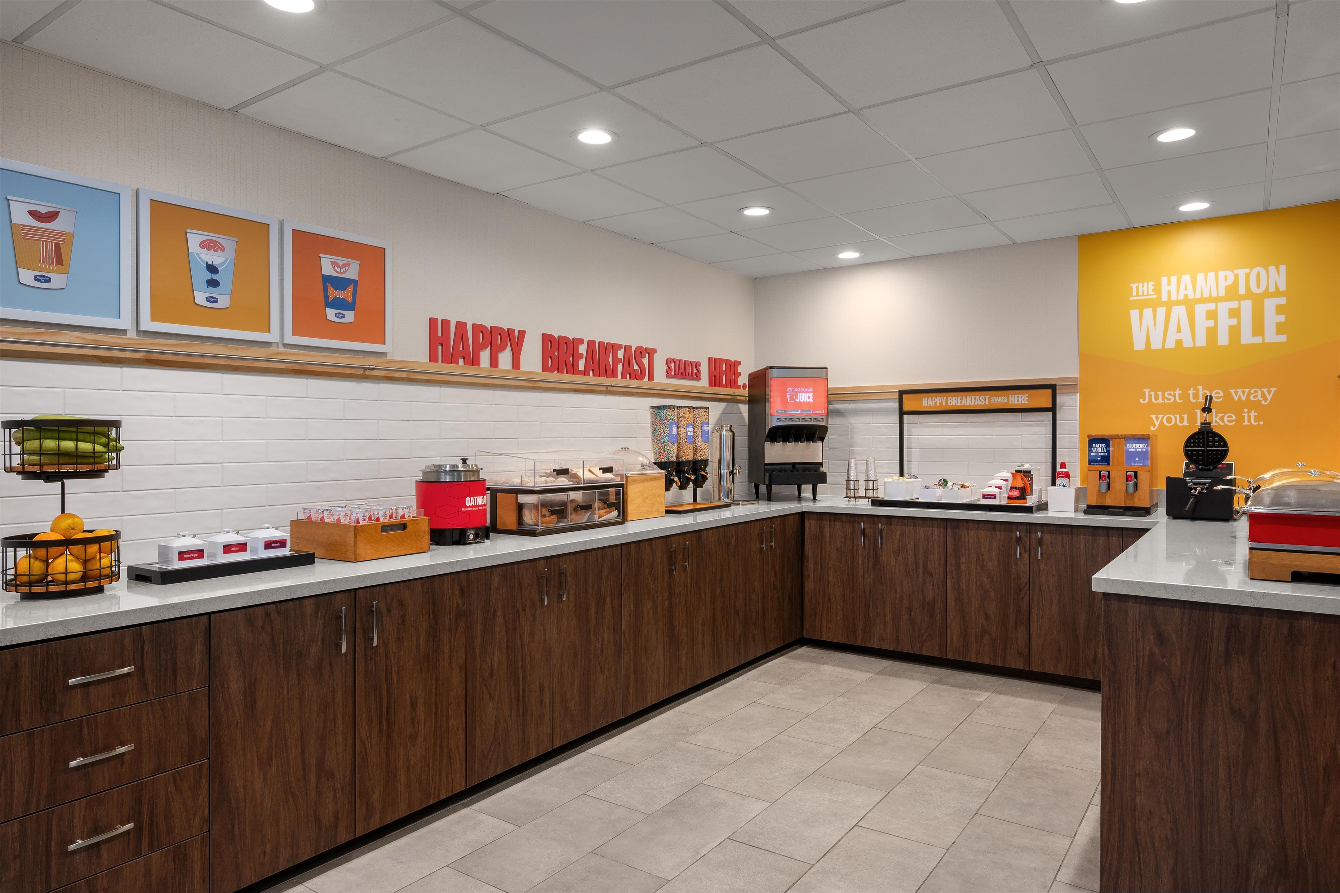 Breakfast Area | Hampton Inn Columbia Northeast - Fort Jackson Area