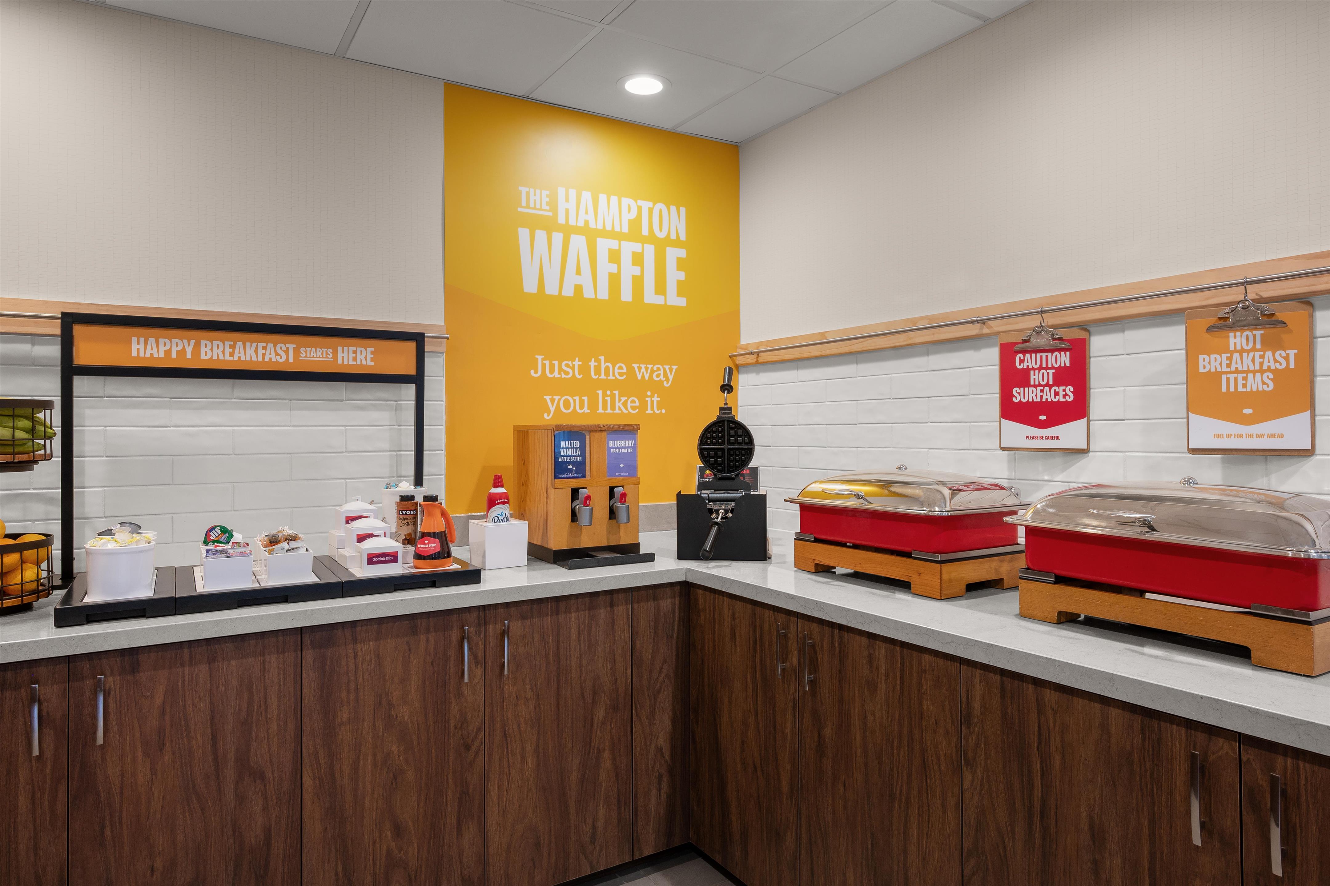 Breakfast Area | Hampton Inn Columbia Northeast - Fort Jackson Area