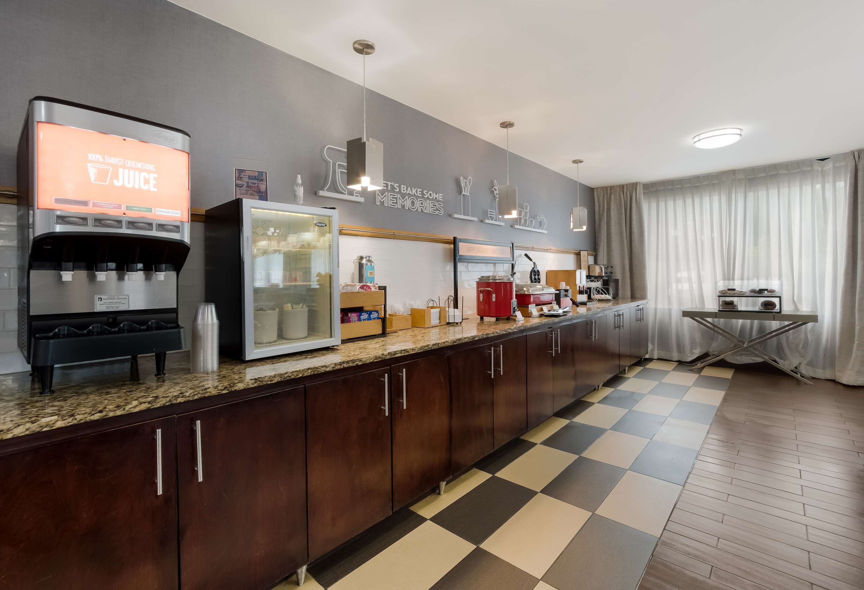 Breakfast Area | Hampton Inn Columbia-I-26 Airport
