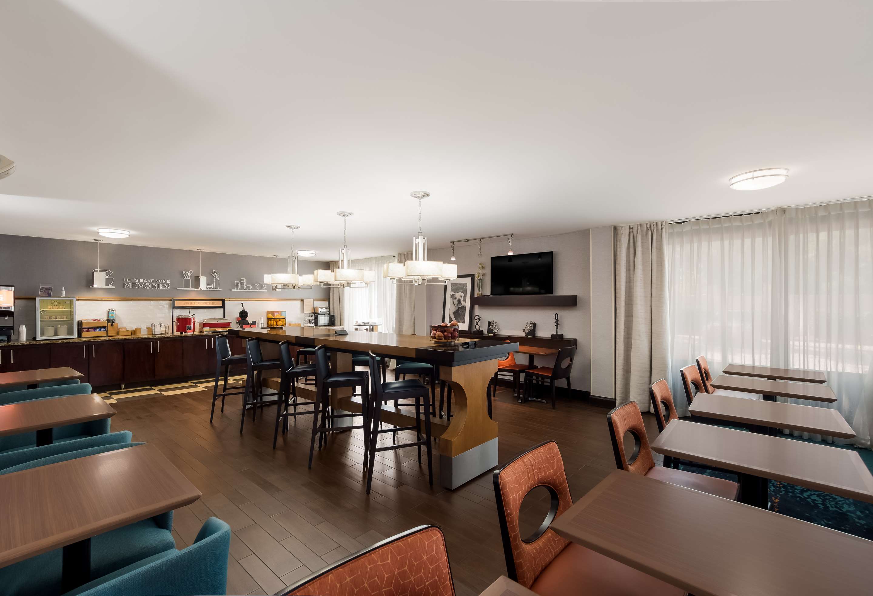 Breakfast Area | Hampton Inn Columbia-I-26 Airport