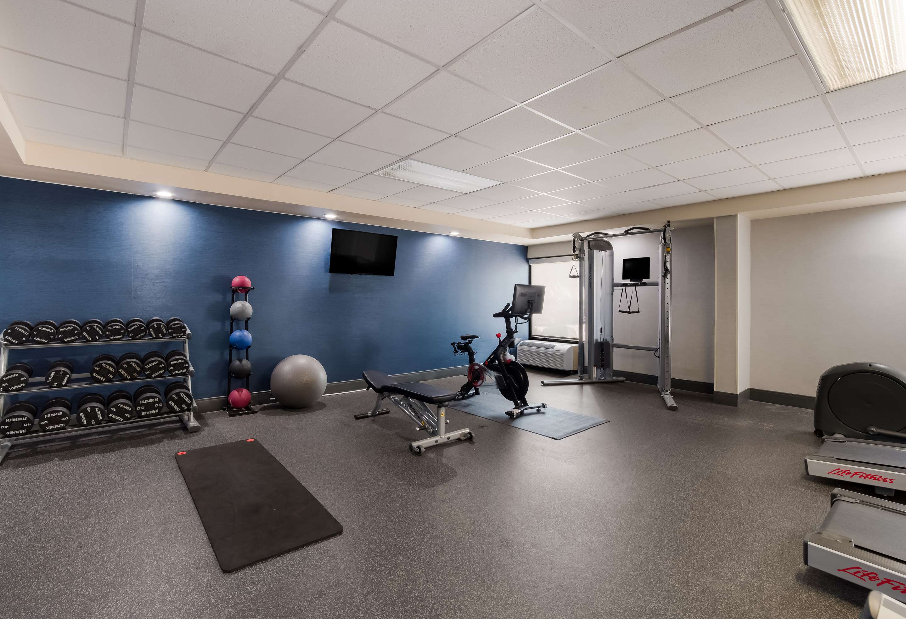 Health club fitness center gym | Hampton Inn Columbia-I-26 Airport