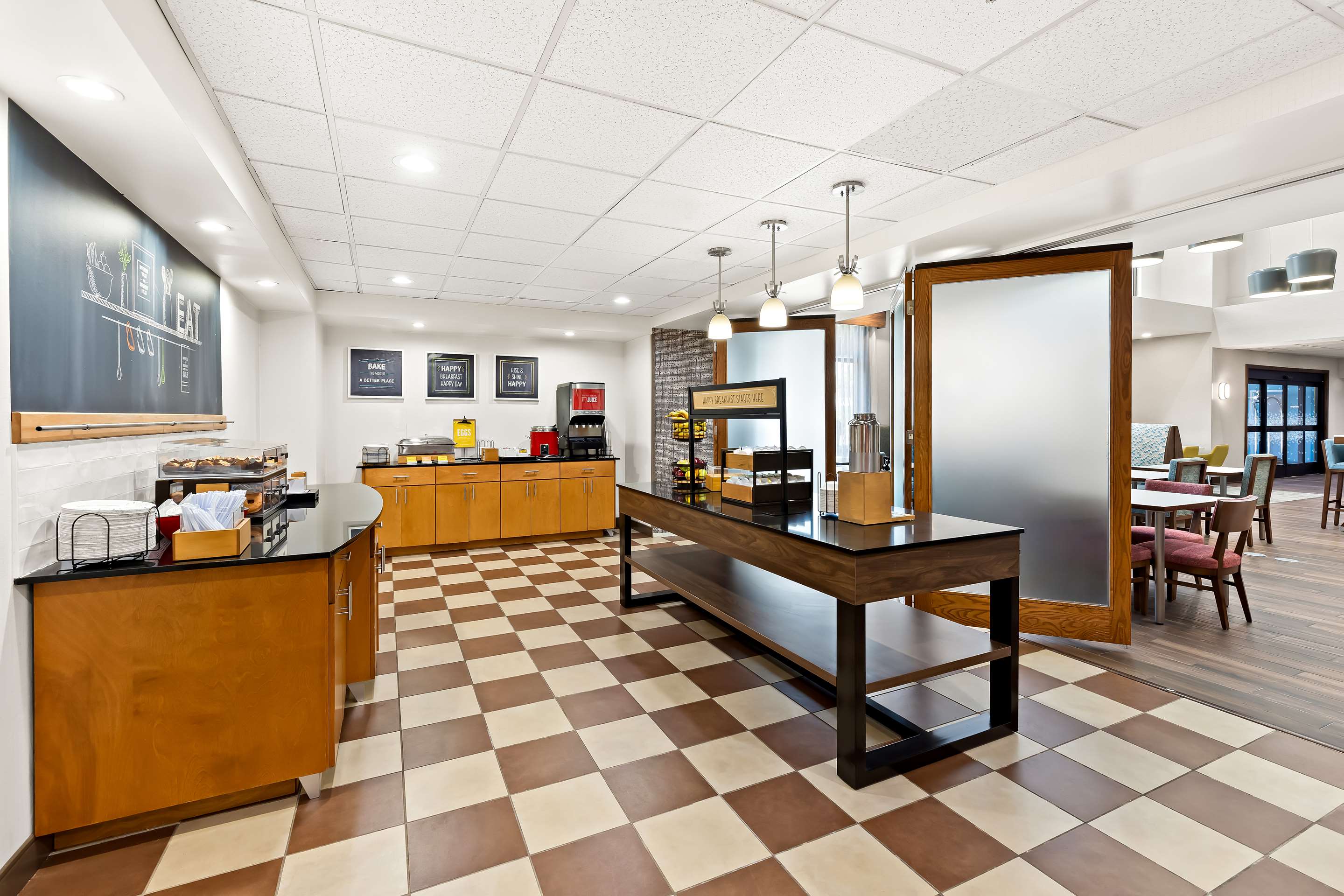 Breakfast Area | Hampton Inn & Suites Canton