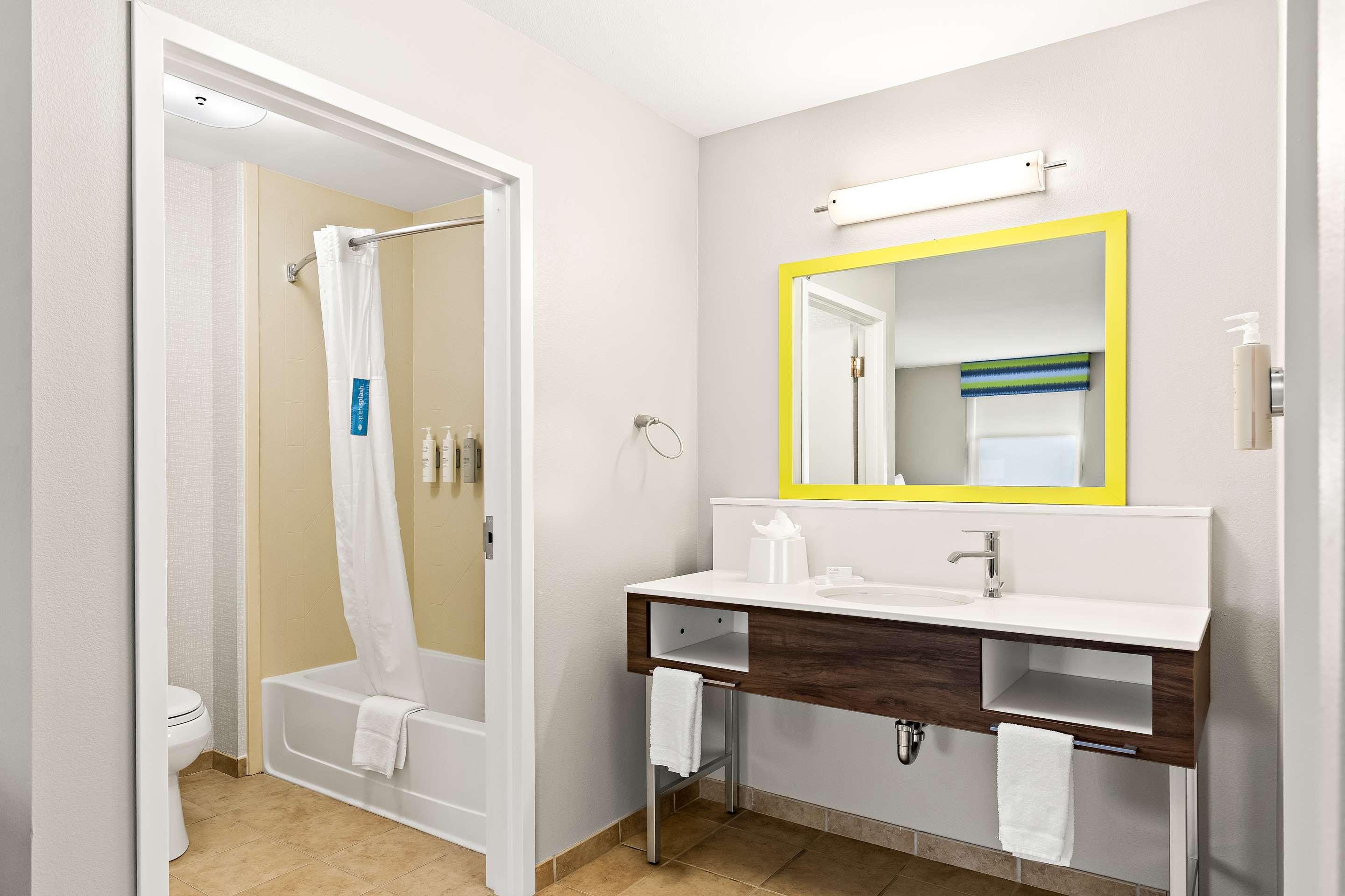 Guest room bath