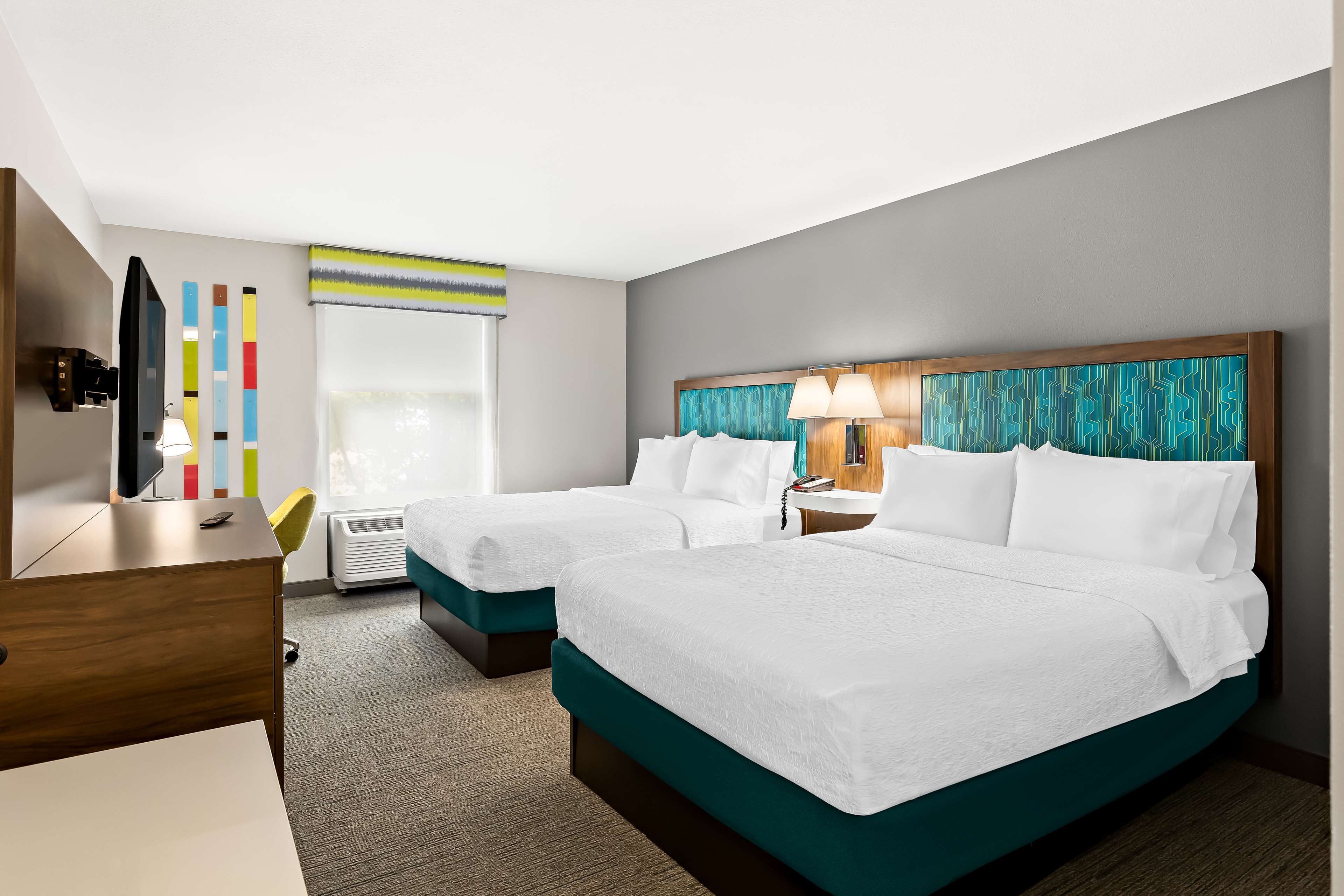 Hampton Inn & Suites Canton - Tap to explore photos