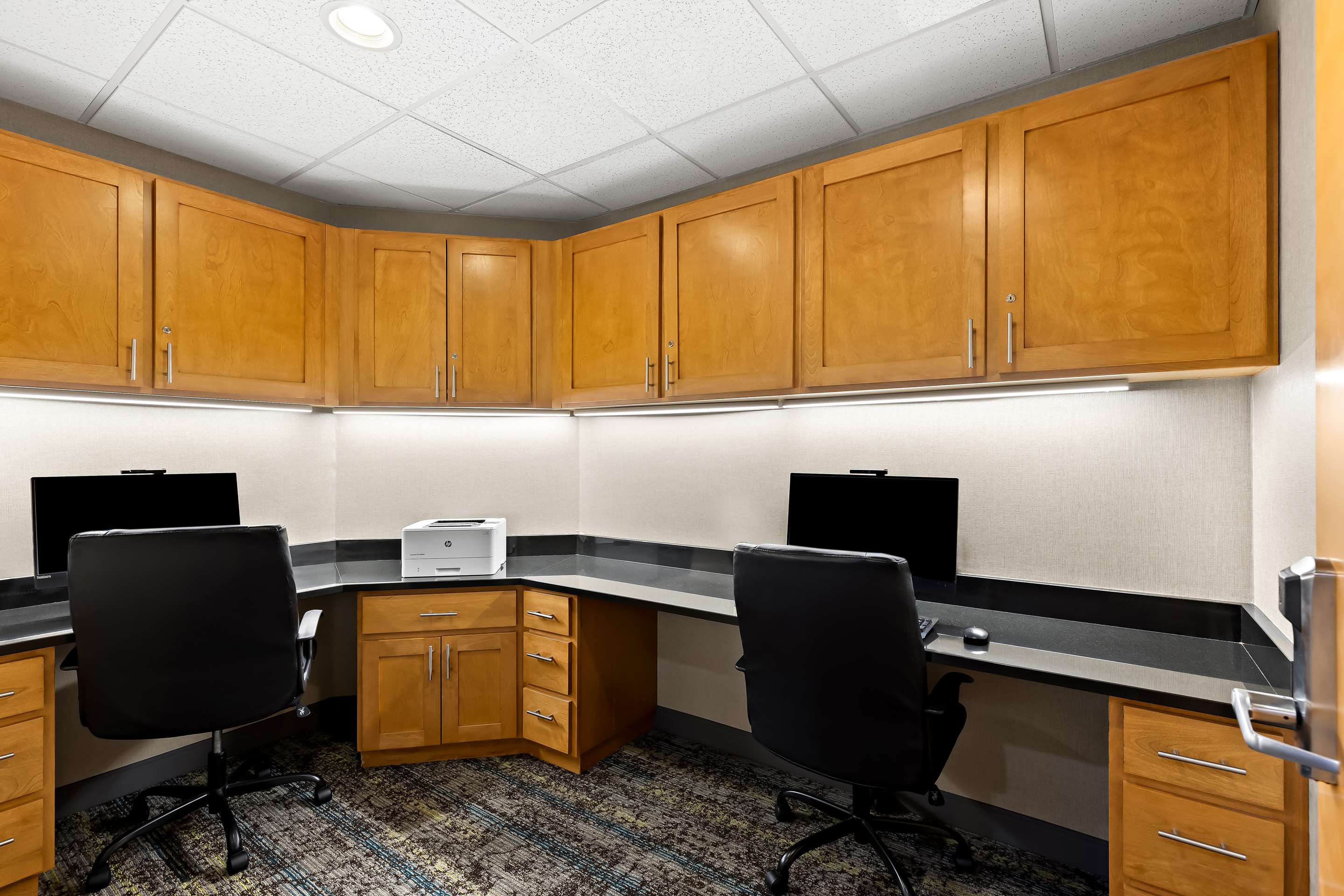 Business Center | Hampton Inn & Suites Canton