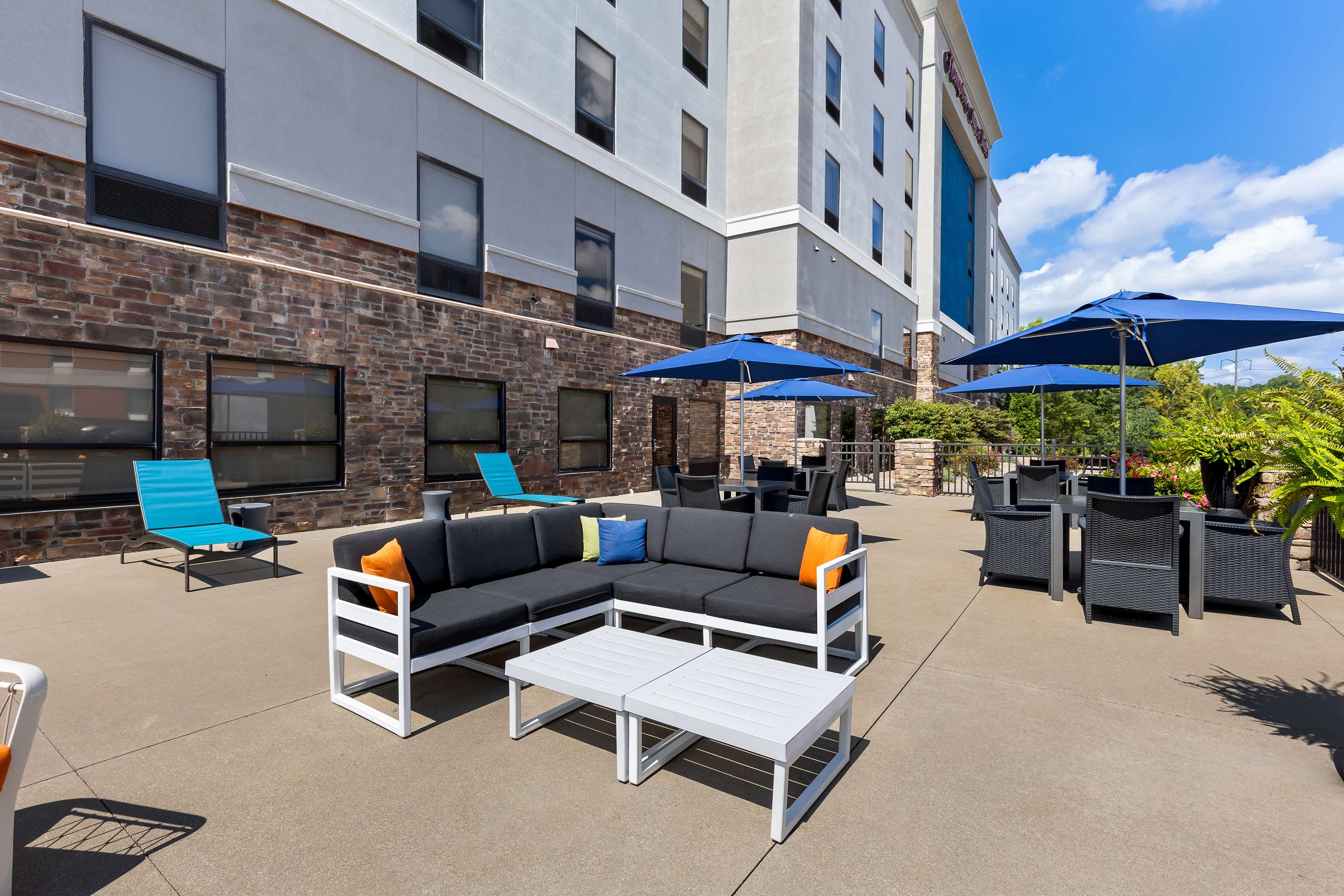 Exterior | Hampton Inn & Suites Canton