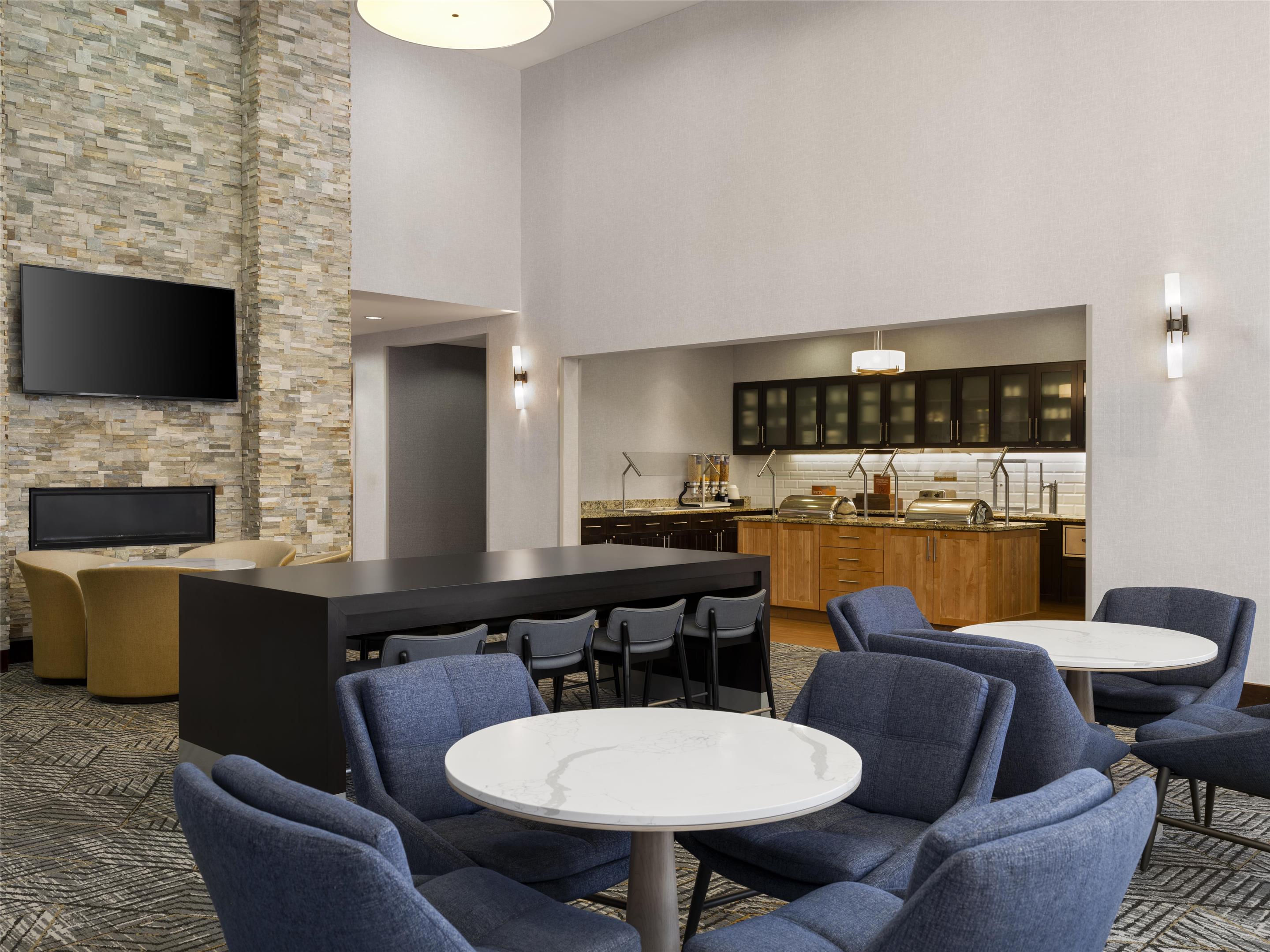 Breakfast Area | Homewood Suites by Hilton Akron Fairlawn, OH