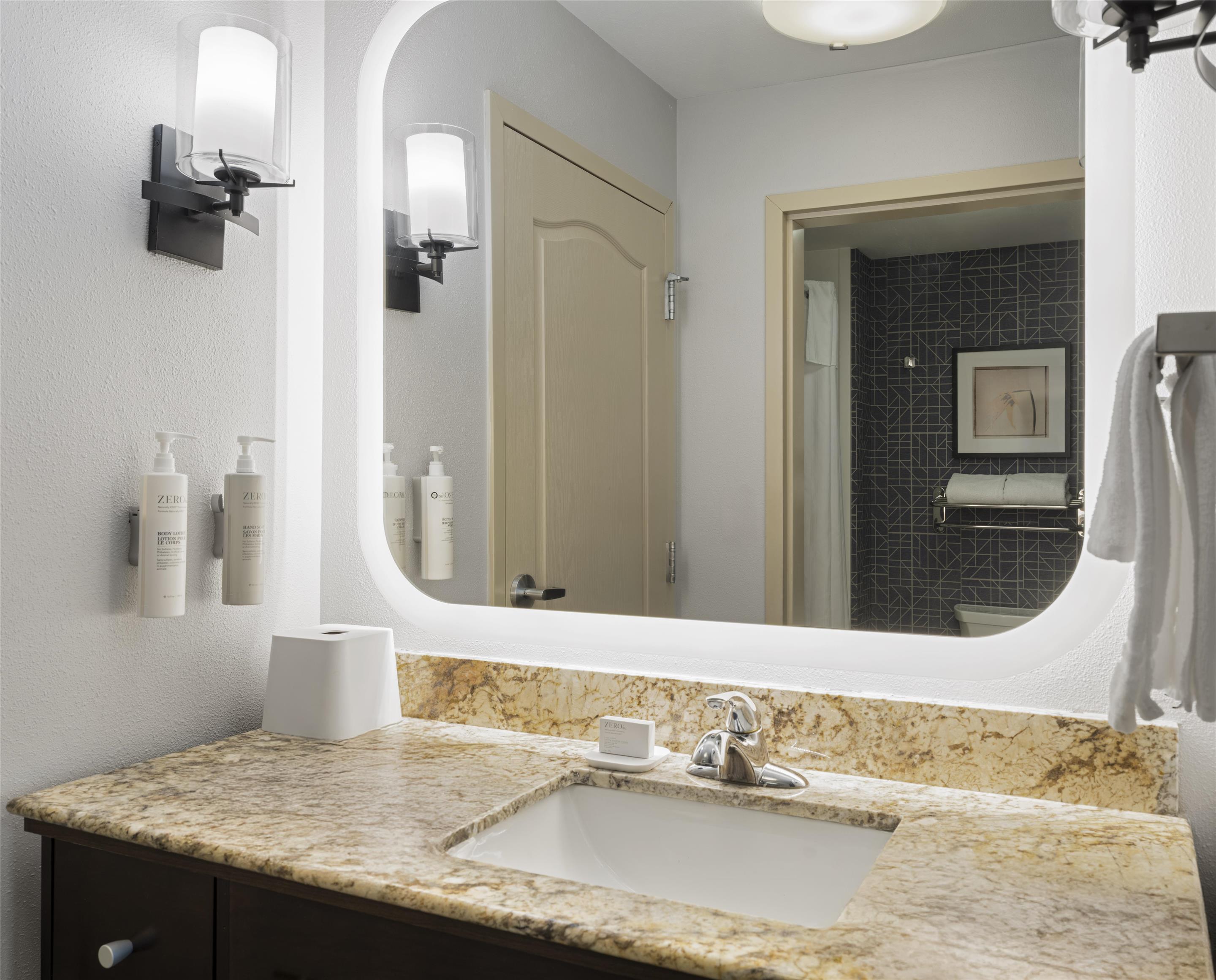 Guest room bath