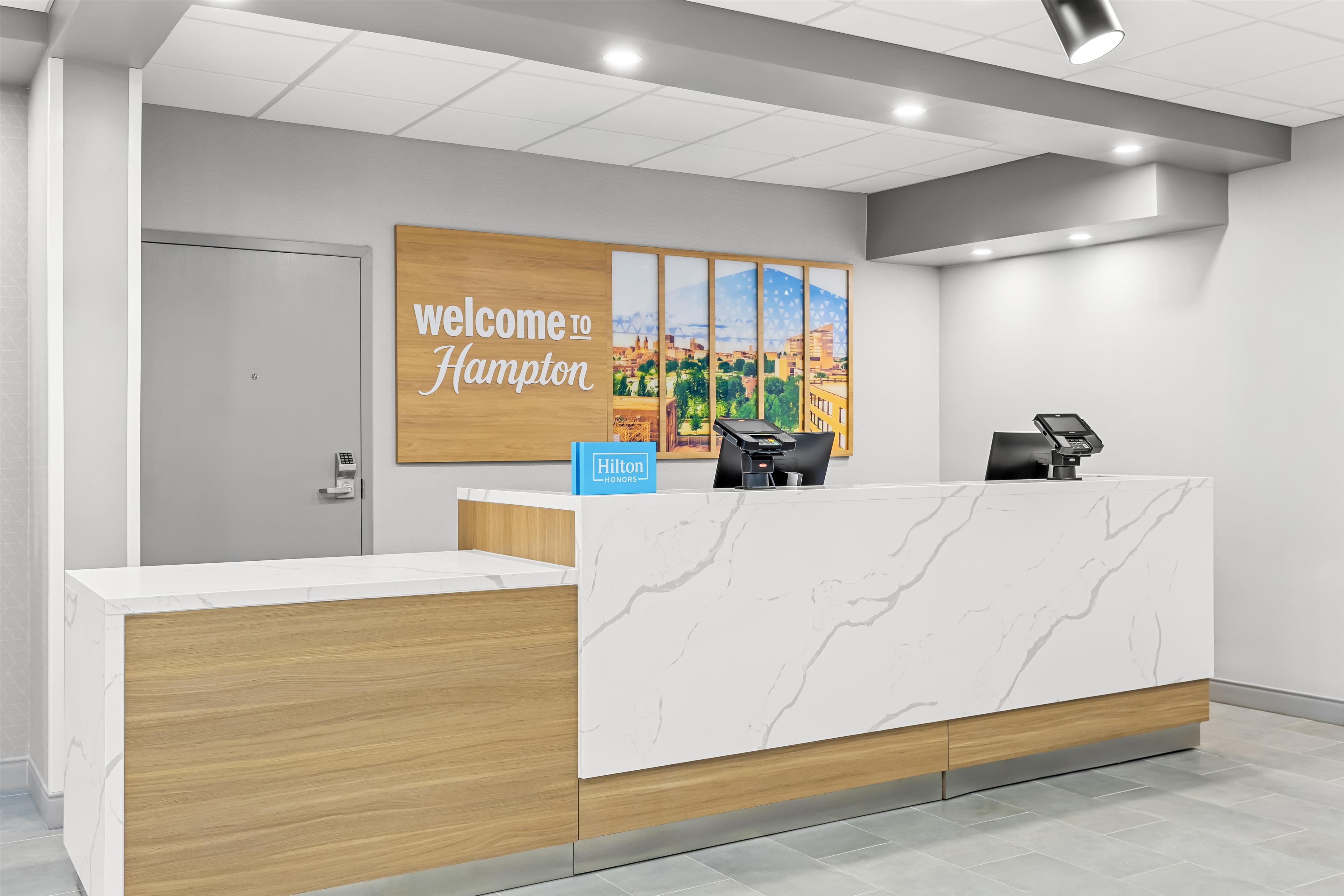 Lobby | Hampton Inn Akron-Fairlawn