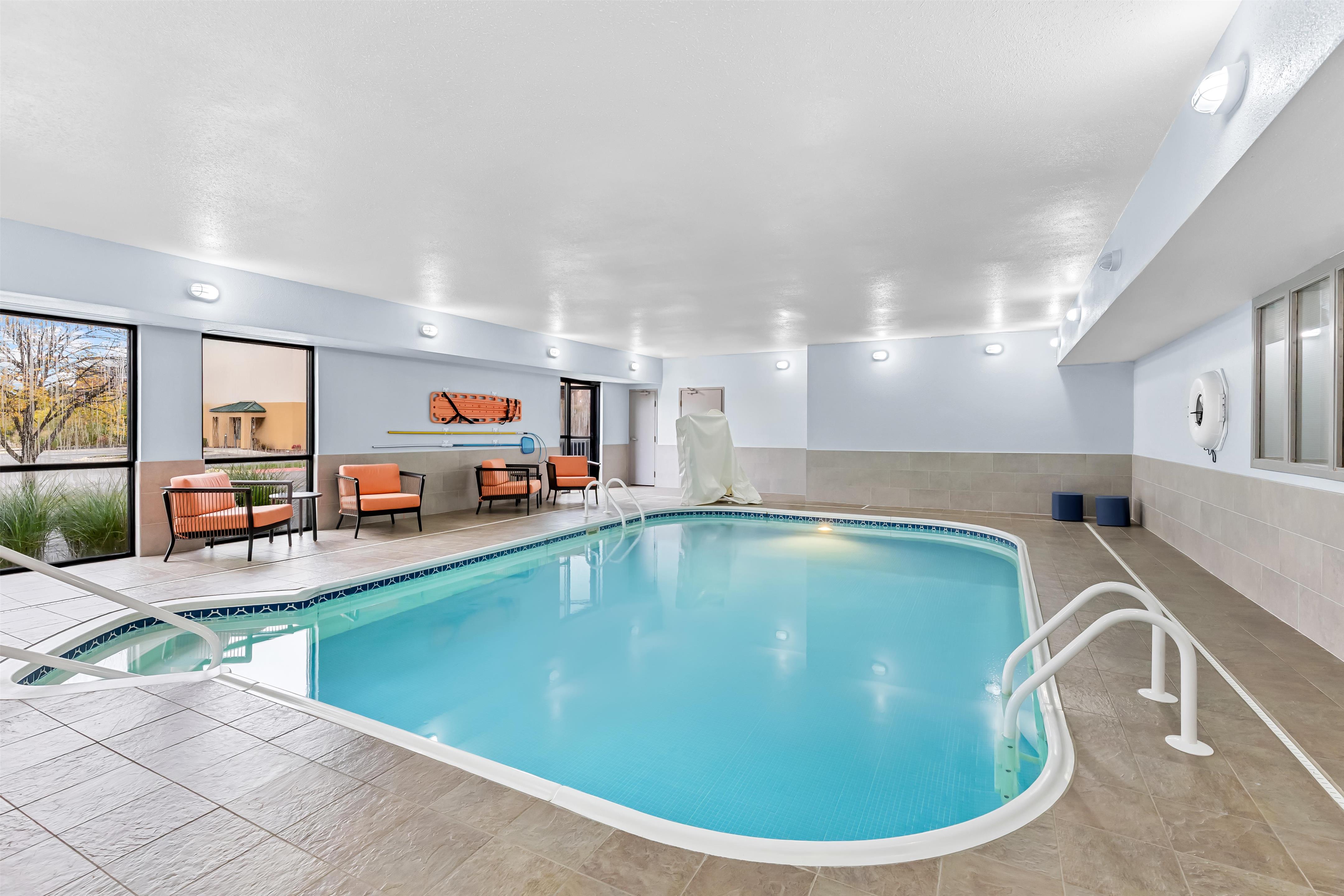 Pool | Hampton Inn Akron-Fairlawn