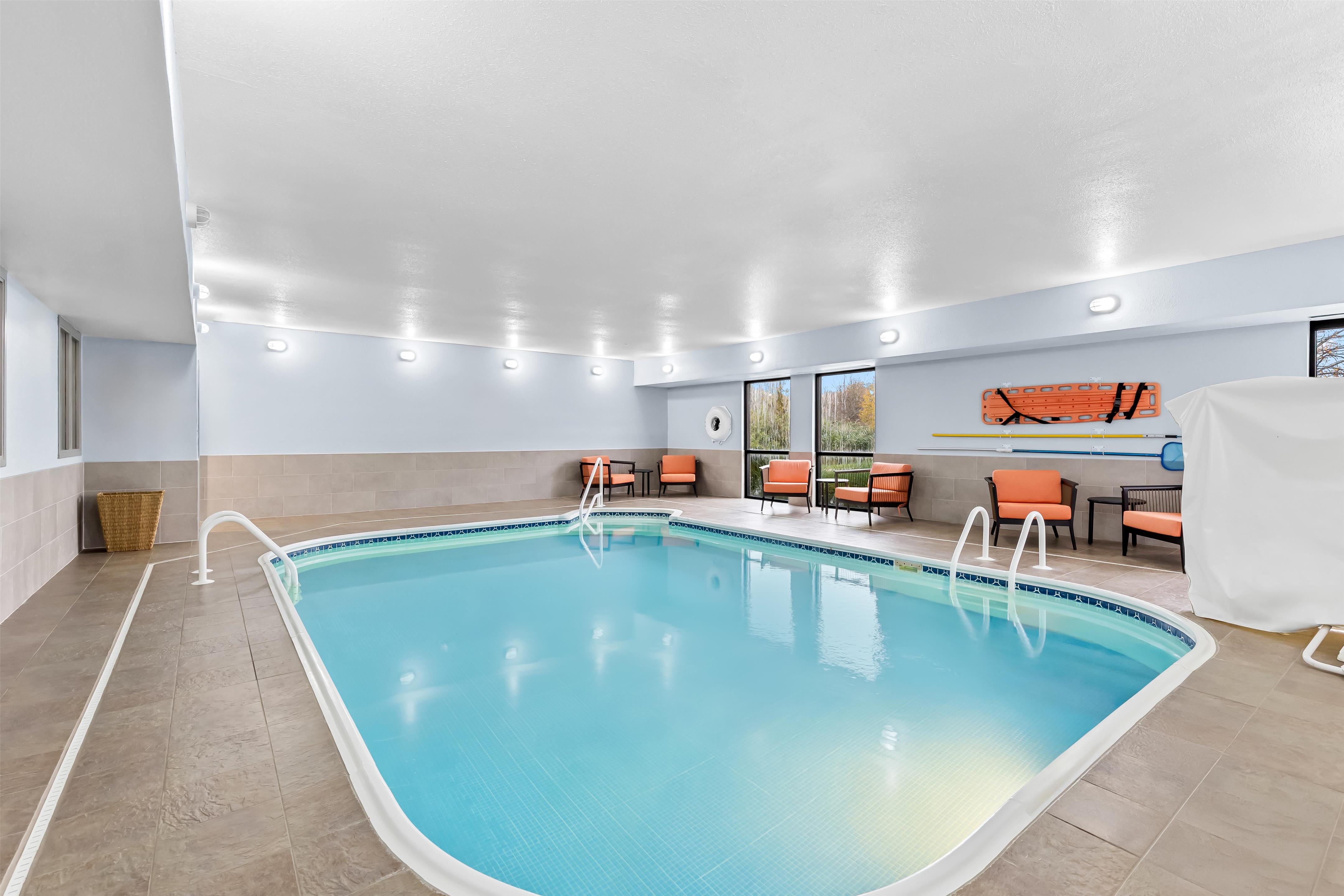 Pool | Hampton Inn Akron-Fairlawn