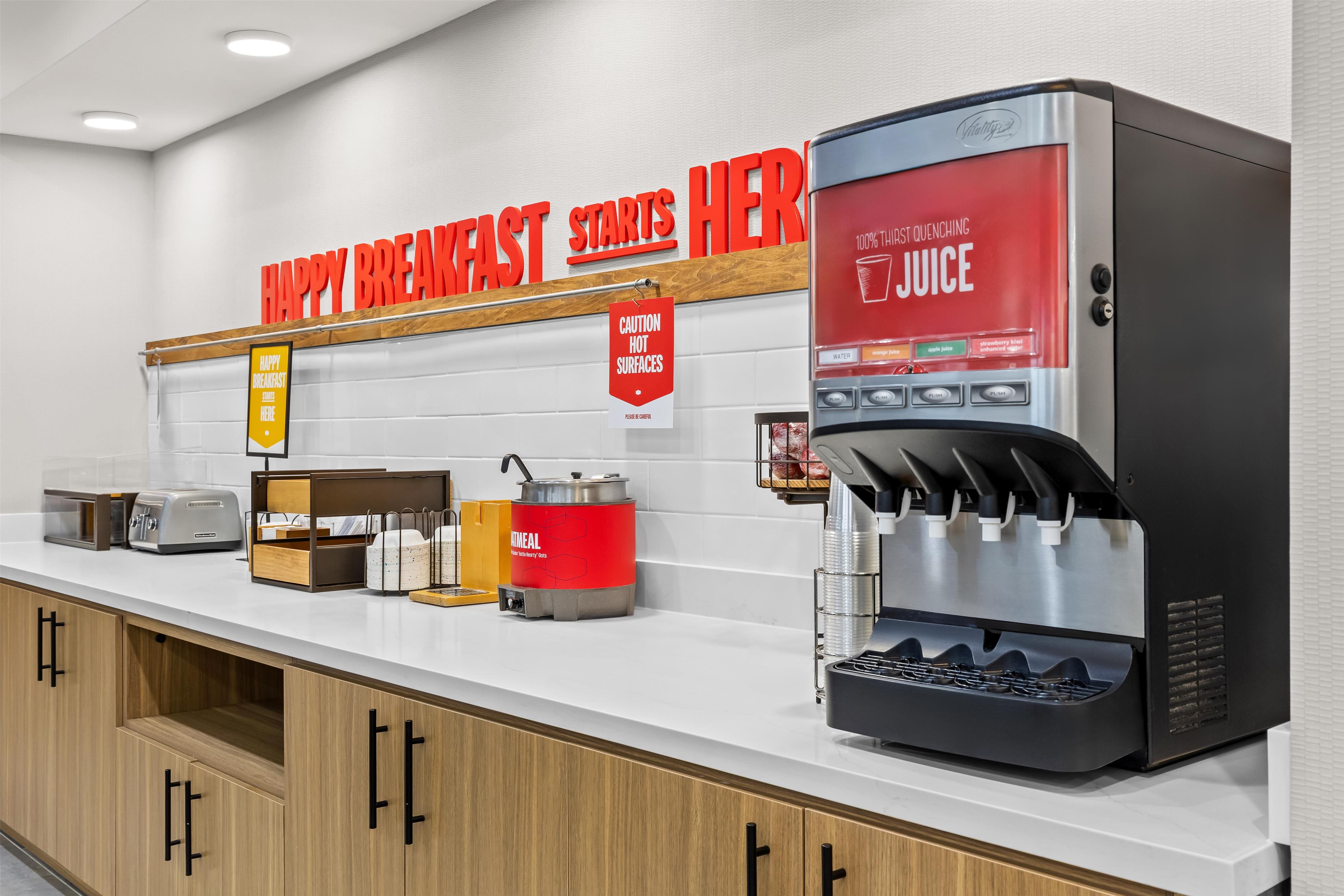 Breakfast Area | Hampton Inn Akron-Fairlawn
