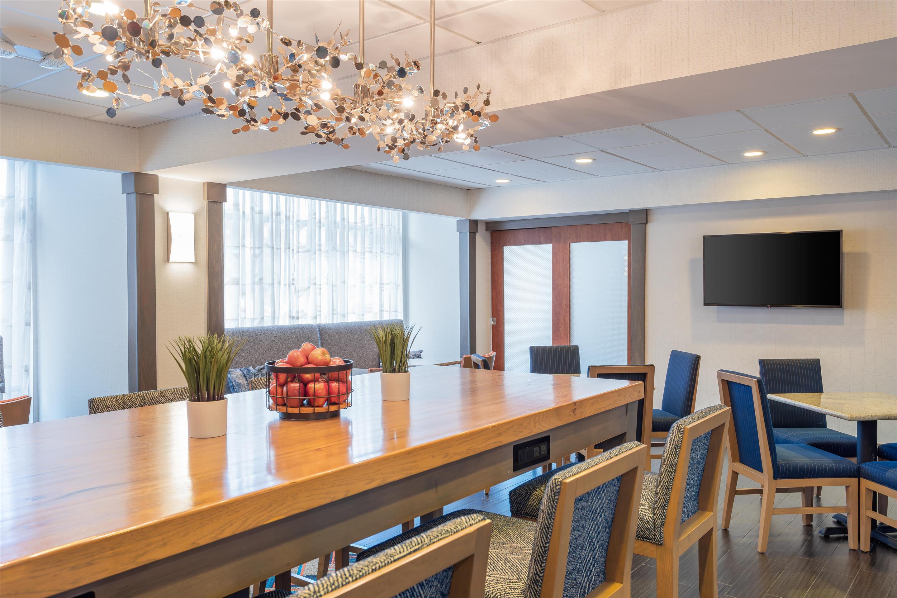 Lobby | Hampton Inn Akron-South