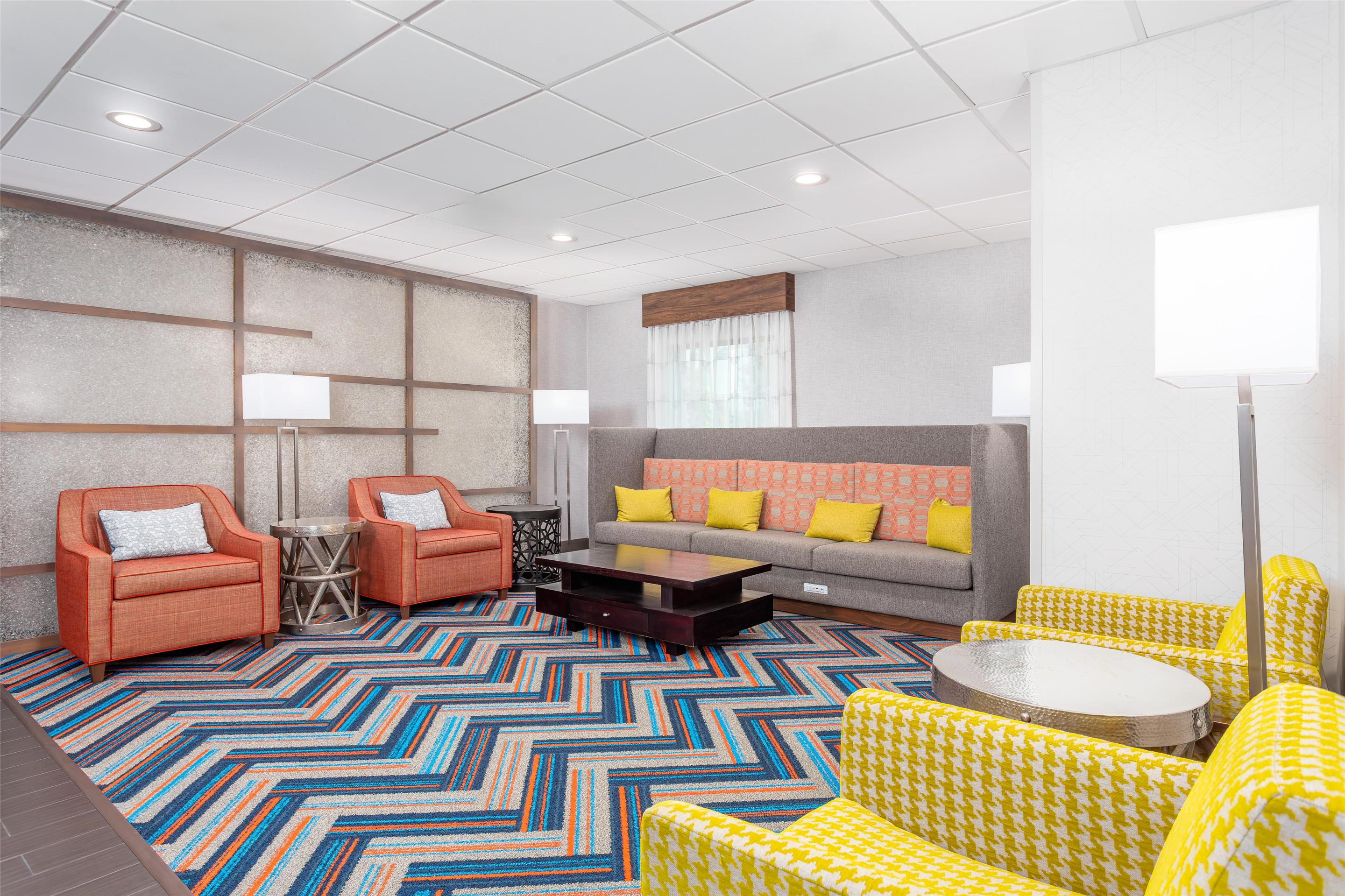 Lobby | Hampton Inn Akron-South