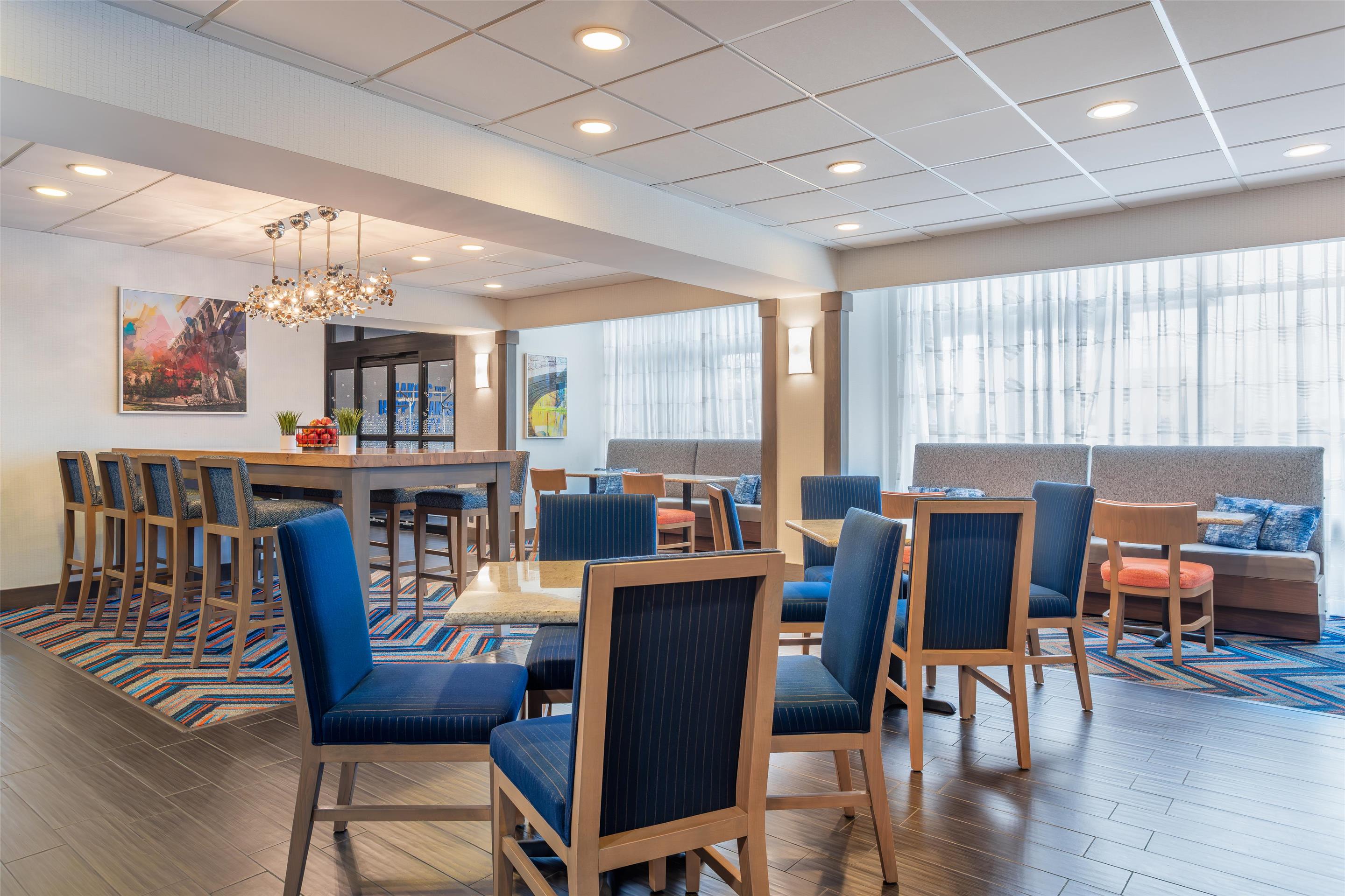 Lobby | Hampton Inn Akron-South