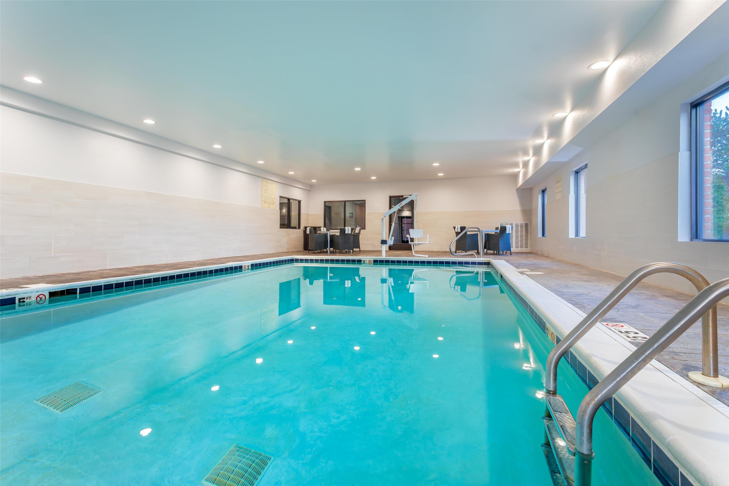 Pool | Hampton Inn Akron-South